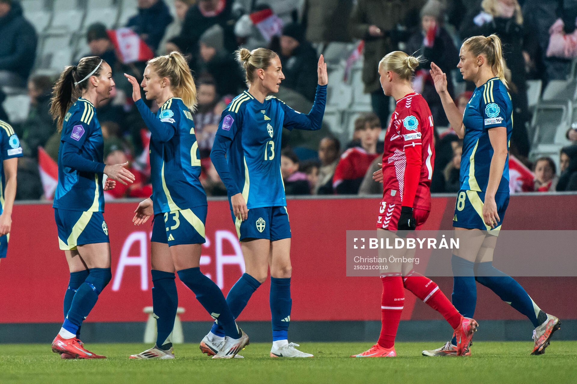 Kosovare Asllani, Rebecka Blomqvist, Emma Kullberg and