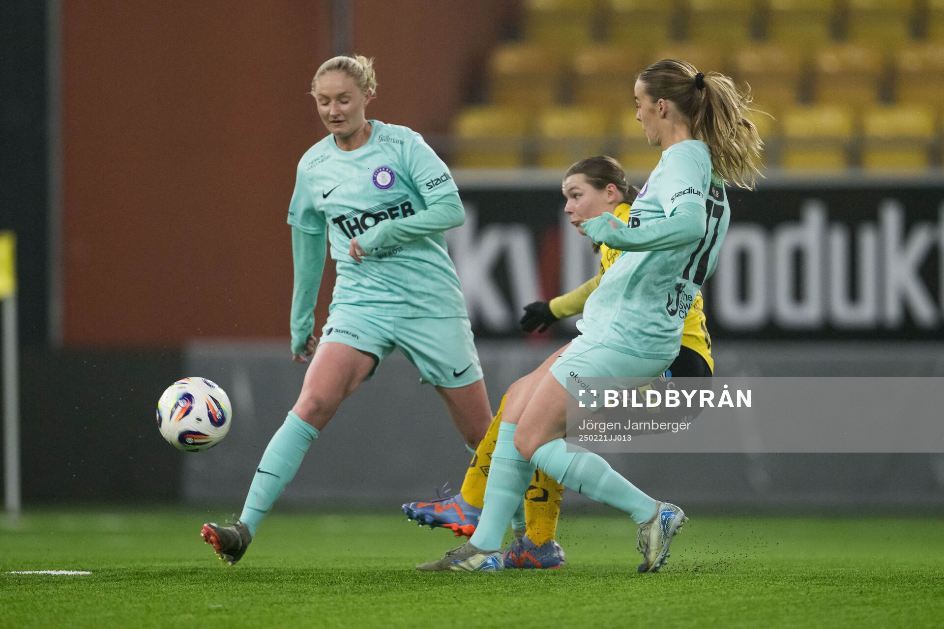 Jitexs Hanna Comnell och Elfsborgs Elin Flakberg och Jitexs