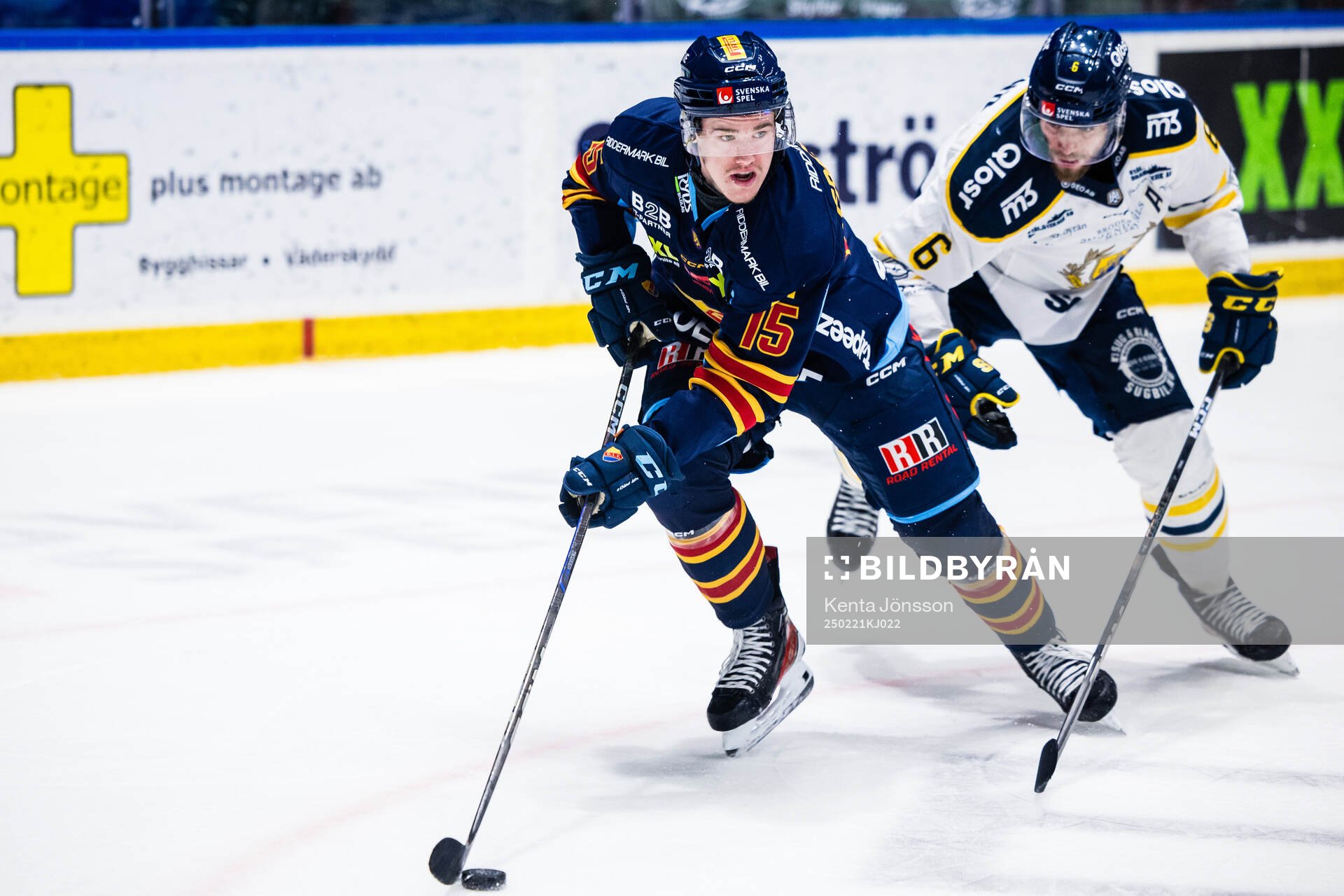 Djurgårdens Filip Eriksson och Södertäljes Olli Vainio