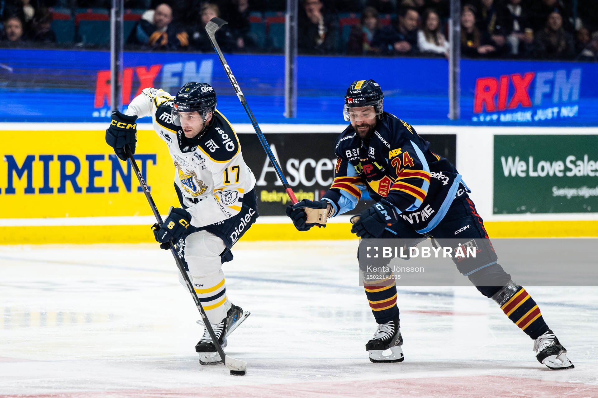 Södertäljes Amil Krupic och Djurgårdens Ludvig Rensfeldt