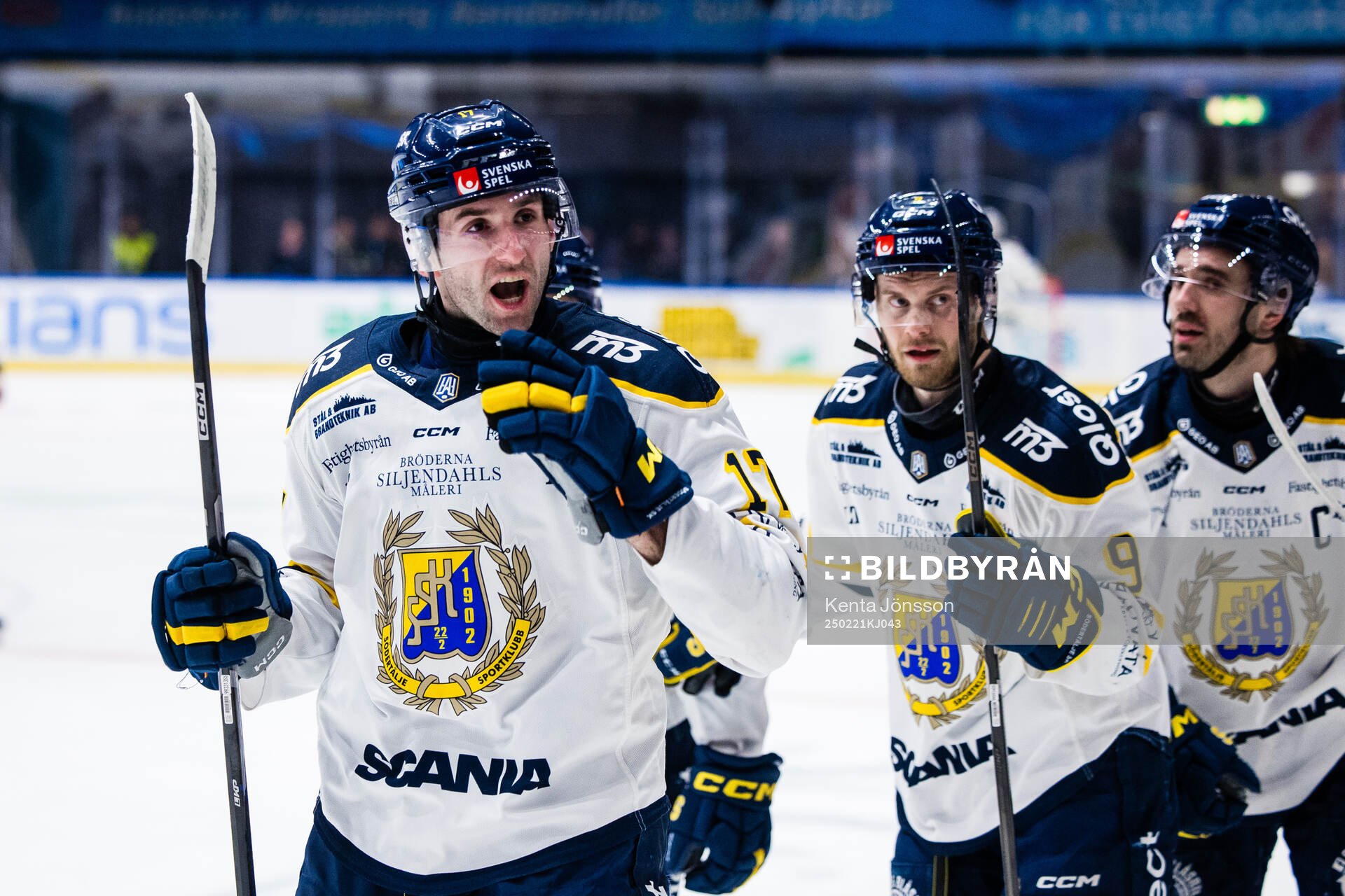 Södertäljes Amil Krupic jublar