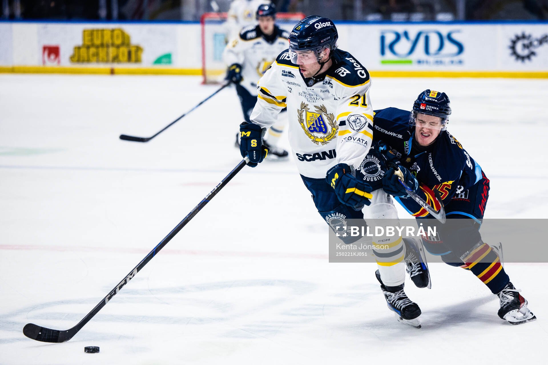 Södertäljes Nolan Stevens och Djurgårdens Filip Eriksson