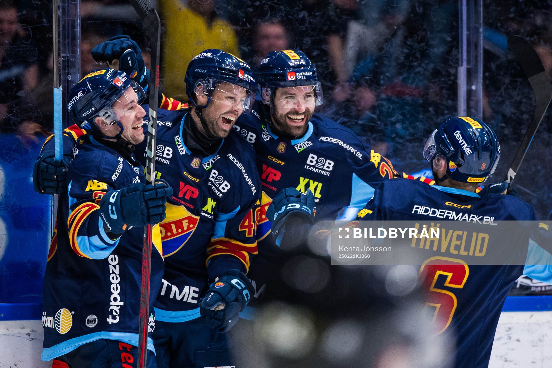 Djurgårdens Dick Axelsson jublar med August Berg, Ludvig