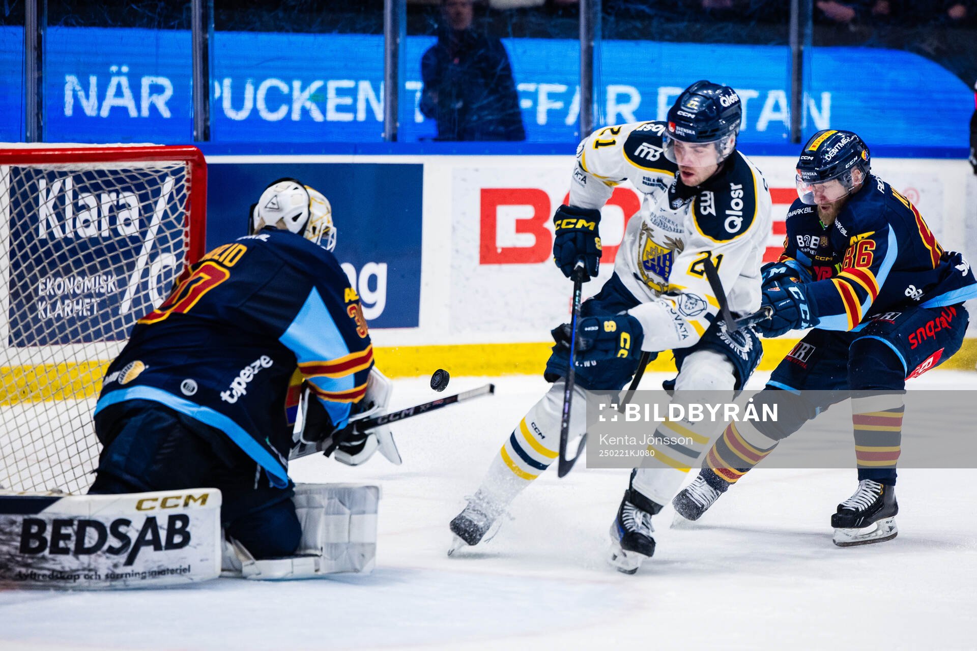 Södertäljes Nolan Stevens med en måchans framför