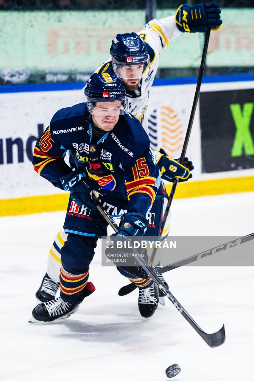Djurgårdens Filip Eriksson och Södertäljes Olli Vainio