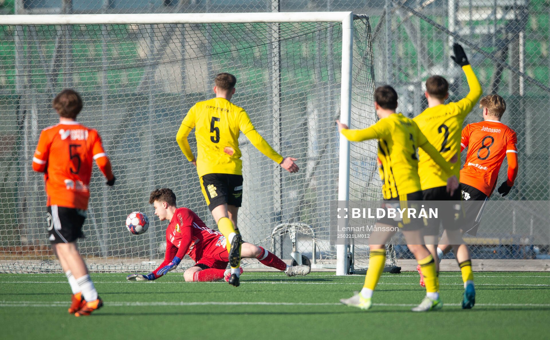 Kristianstads Isac Johnsson gör 1-0 bakom Måns Sörensson