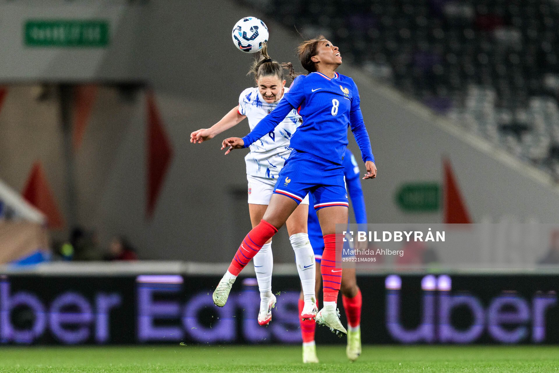 Vilde Bøe Risa of Norway and Grace Geyoro of France