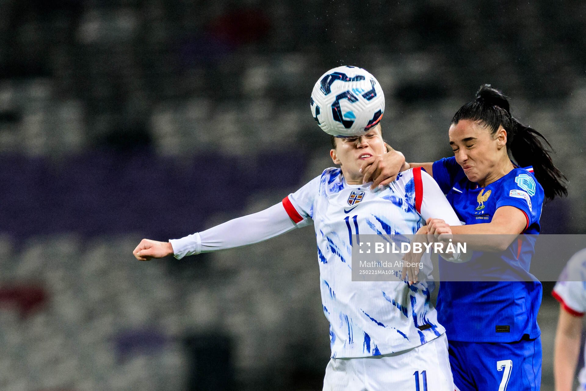 Guro Reiten of Norway and Sakina Karchaoui of France