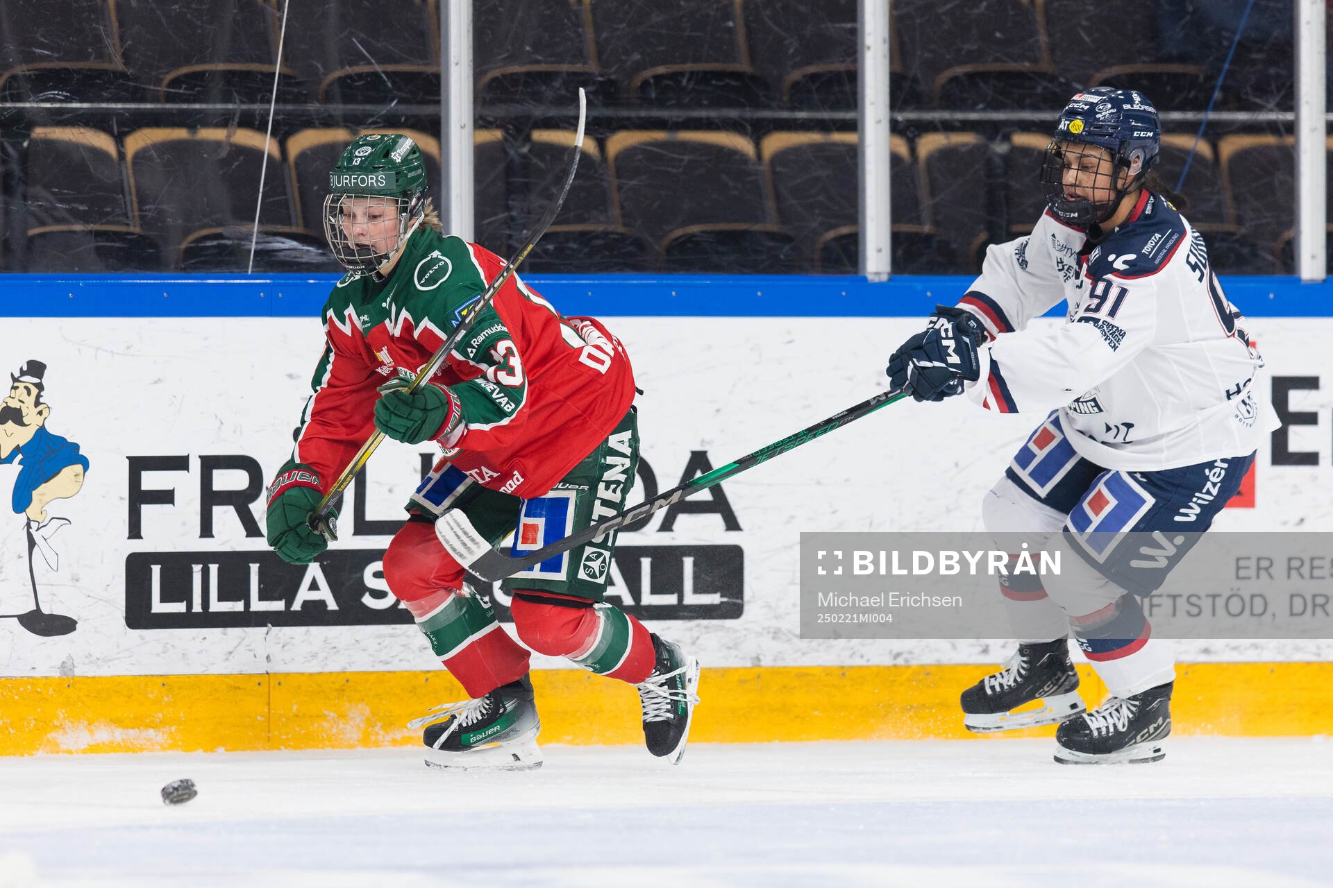 Frölundas Edit Danielsson och Linköpings Olivia Sohrner