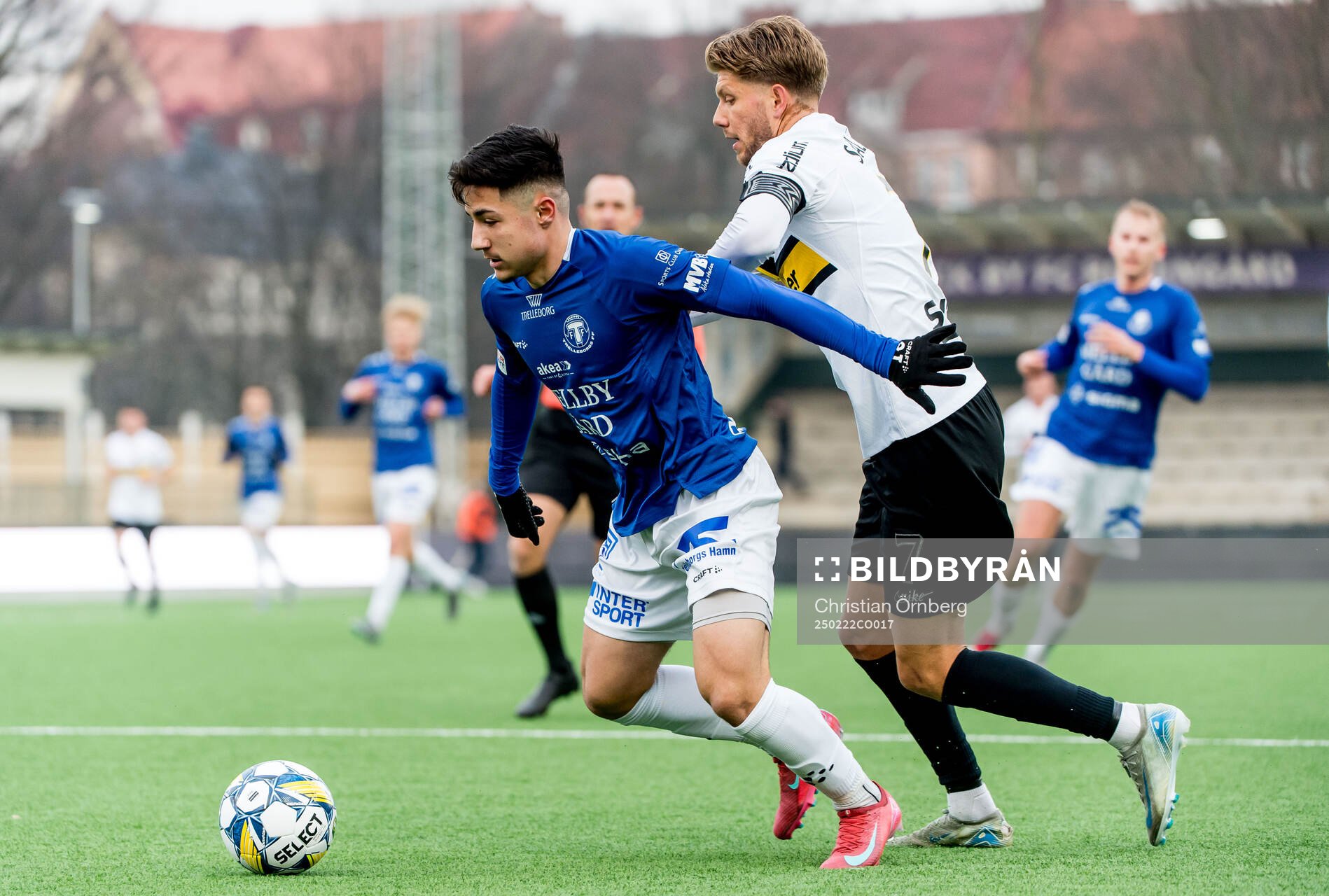 Trelleborgs Altti Hellemaa och AIKs Anton Salétros
