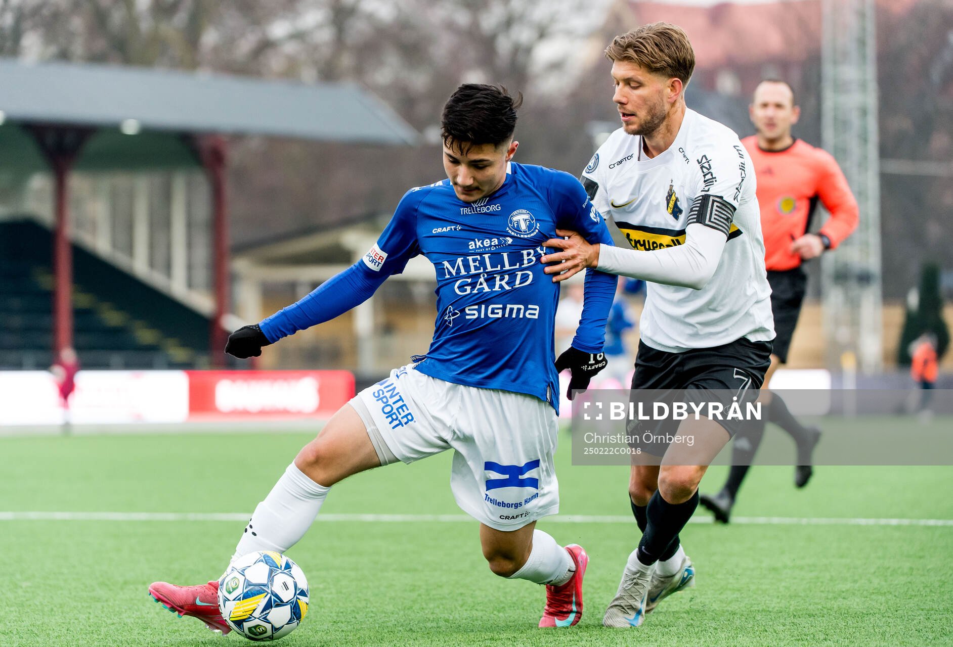 Trelleborgs Ammar Asani och AIKs Anton Salétros