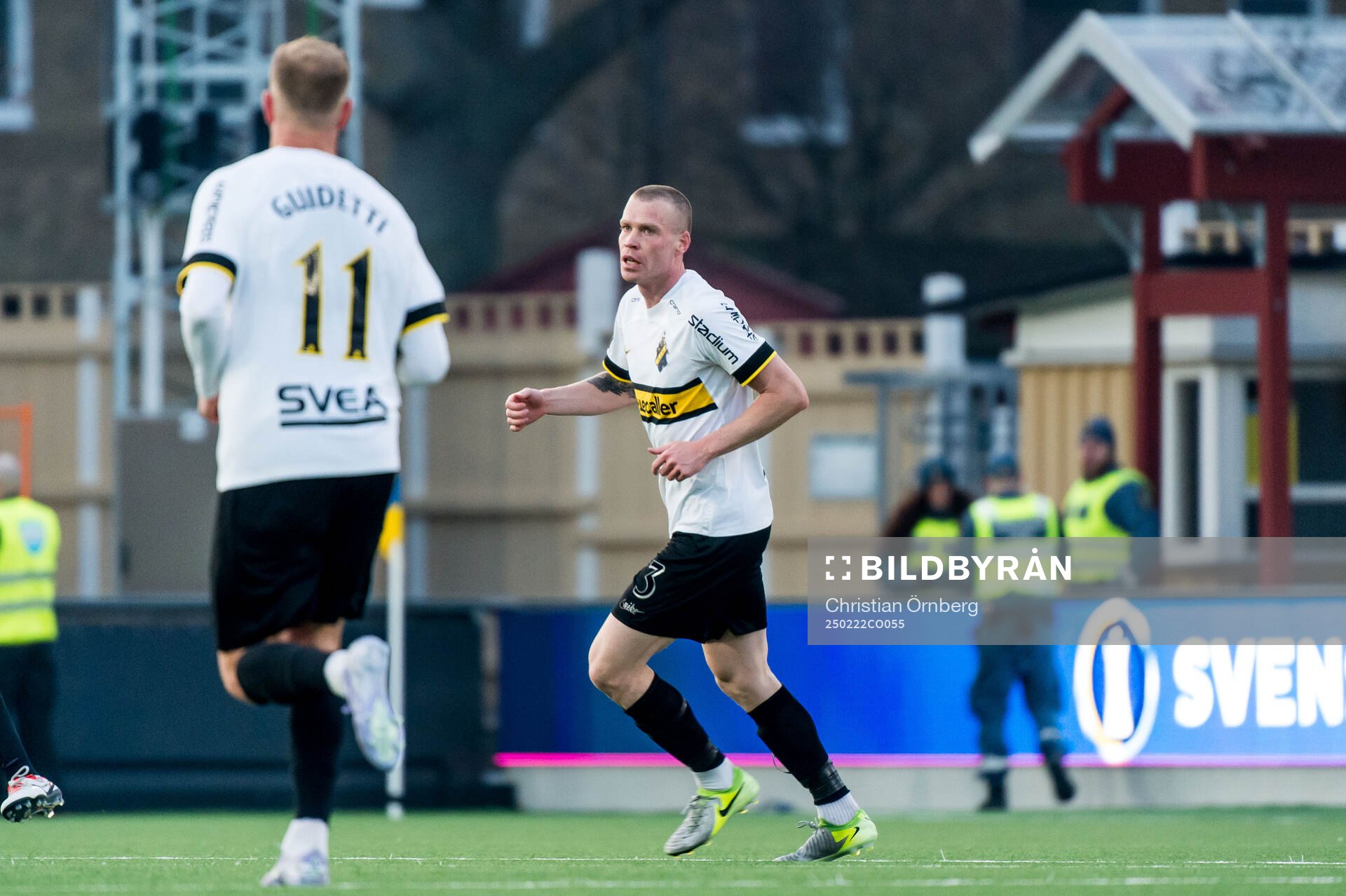 AIKs Thomas Poppler Isherwood jublar efter 1-1 under fotbollsmatchen i Svenska Cupen mellan Trelleborg och AIK den 22 februari 2025 i Malmö.