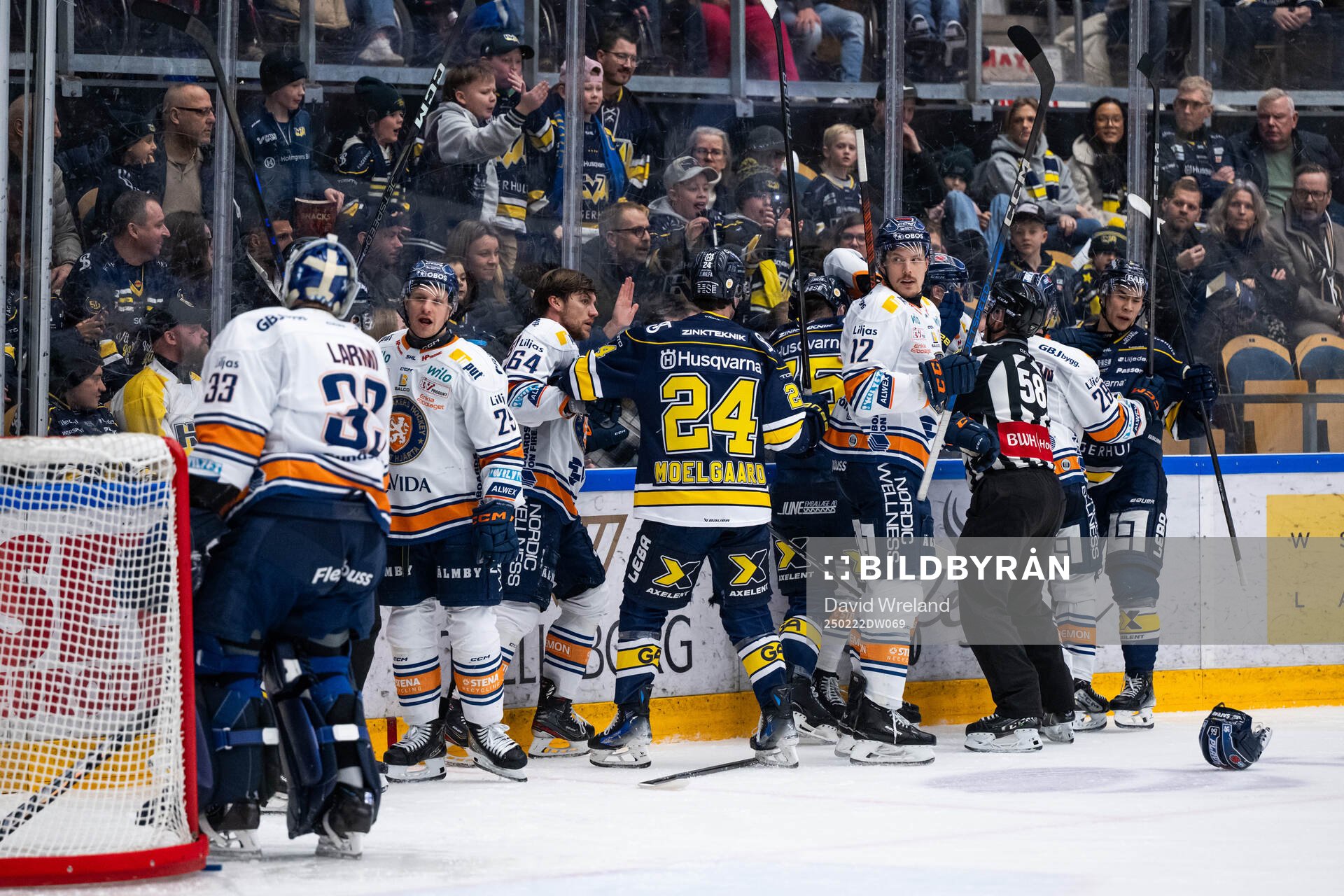 Gruff mellan Eric Martinsson och HV71s Oscar Fisker Molgaard