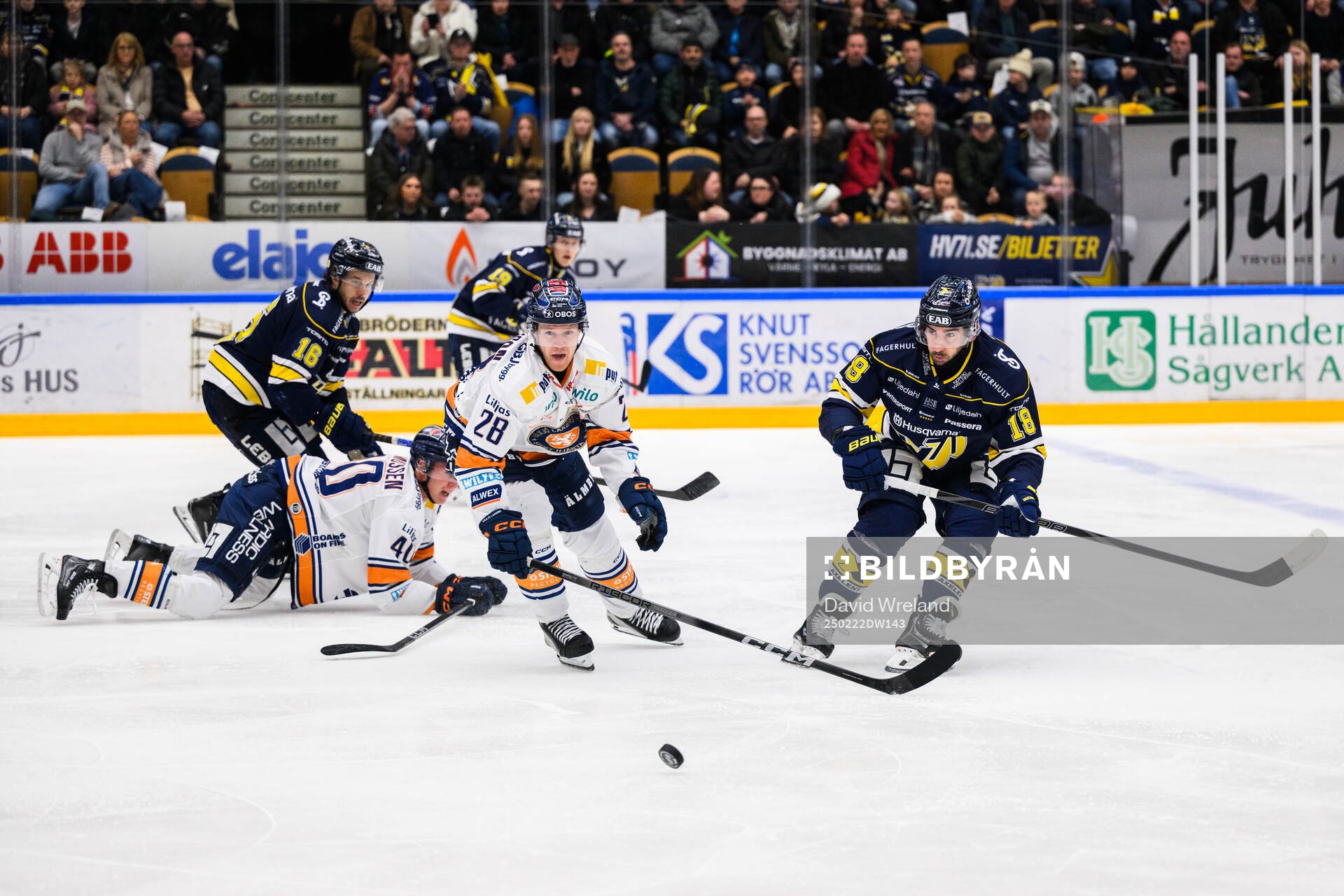 Växjös Hugo Gustafsson och HV71s Joseph Laleggia