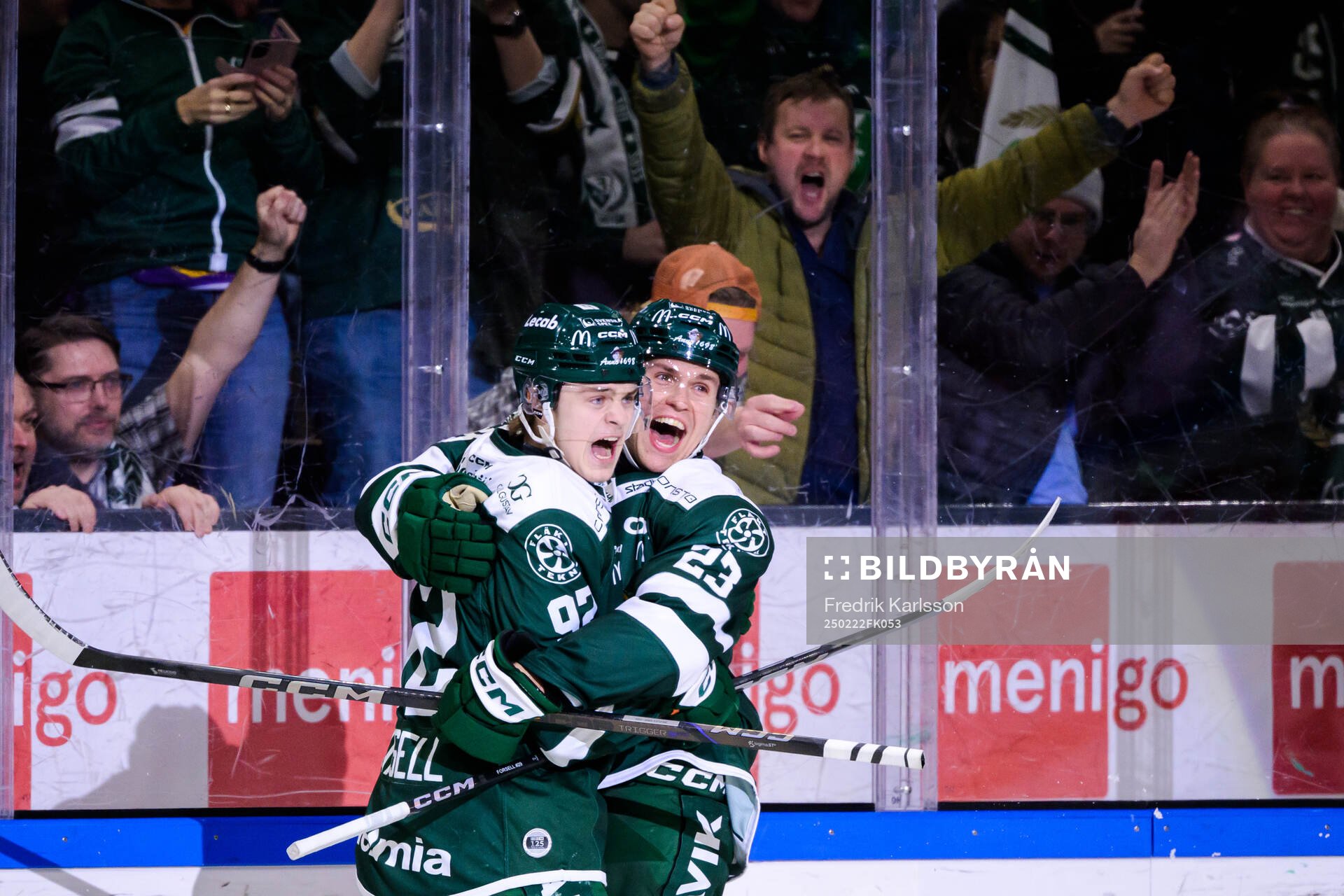 Färjestads Lucas Forsell och Oliver Eklind jublar