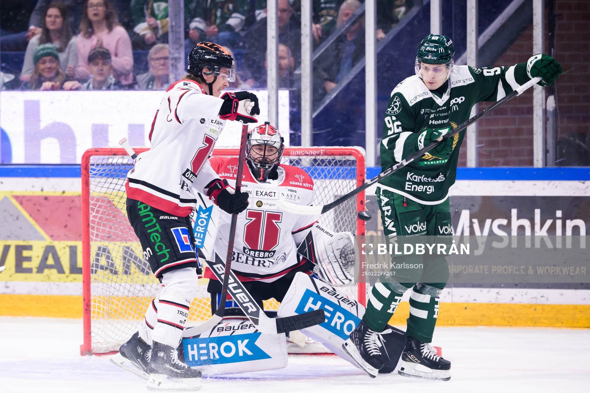 Örebros Peetro Seppälä och målvakt Jhonas Enroth