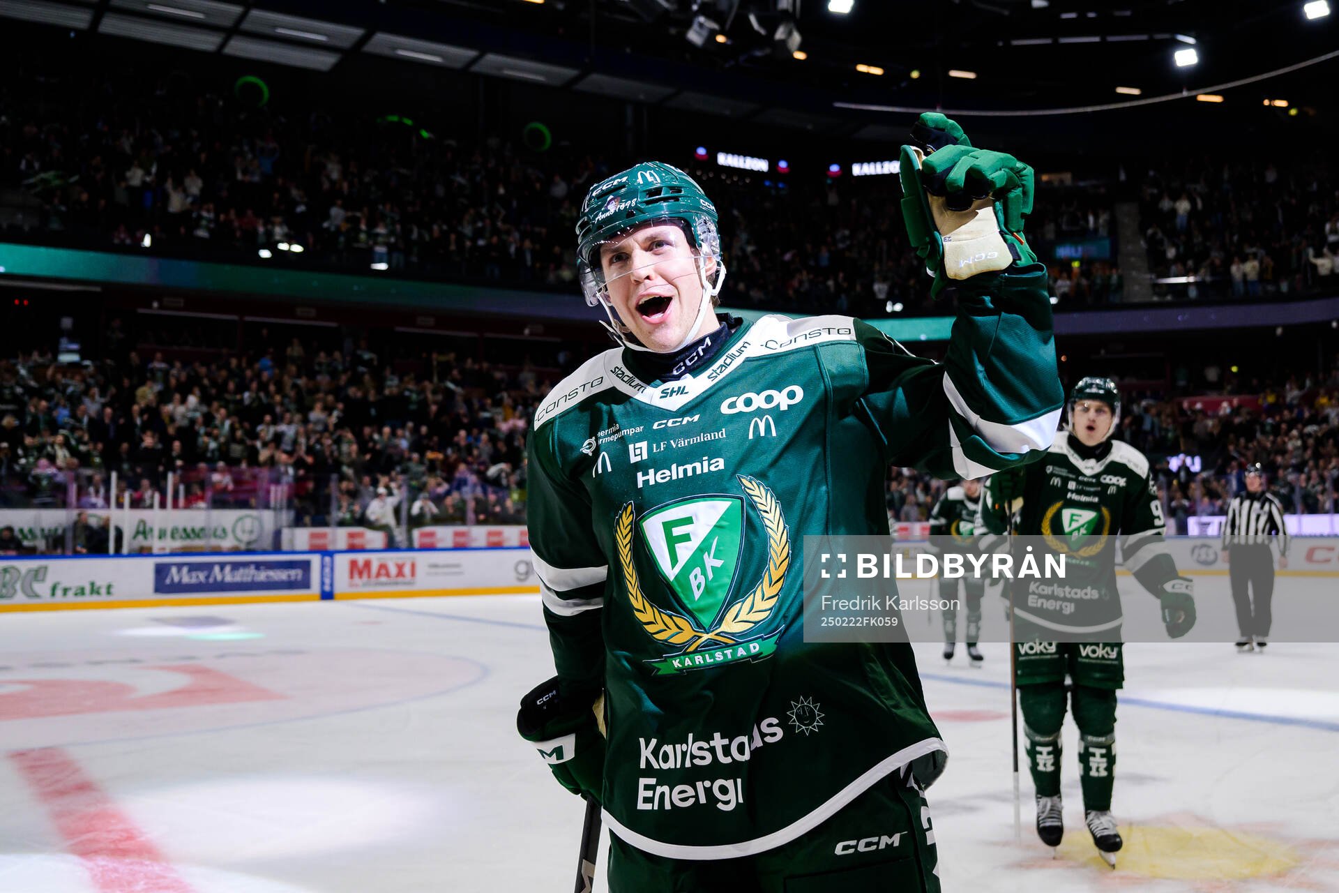 Färjestads Oliver Eklind jublar