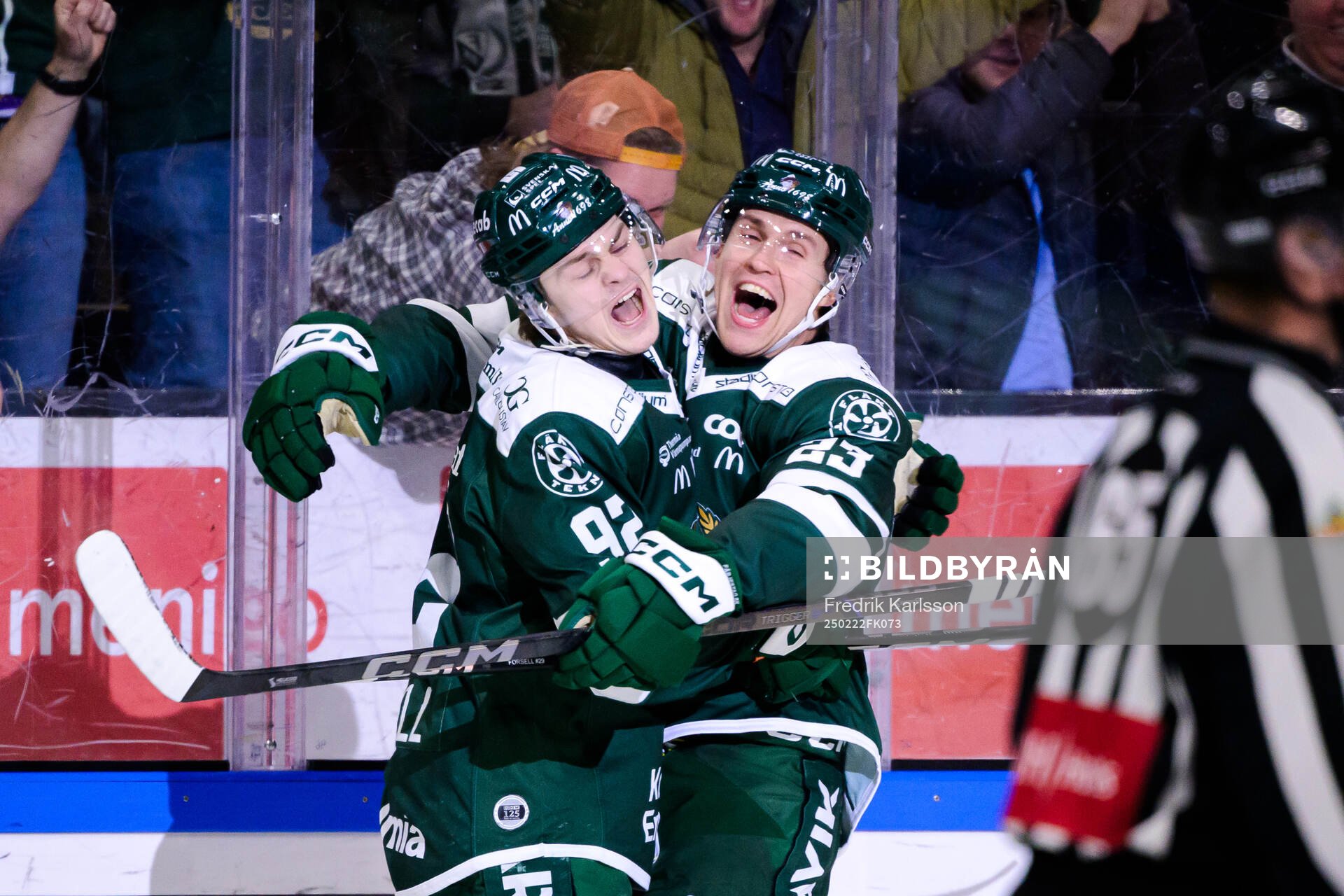 Färjestads Lucas Forsell och Oliver Eklind jublar
