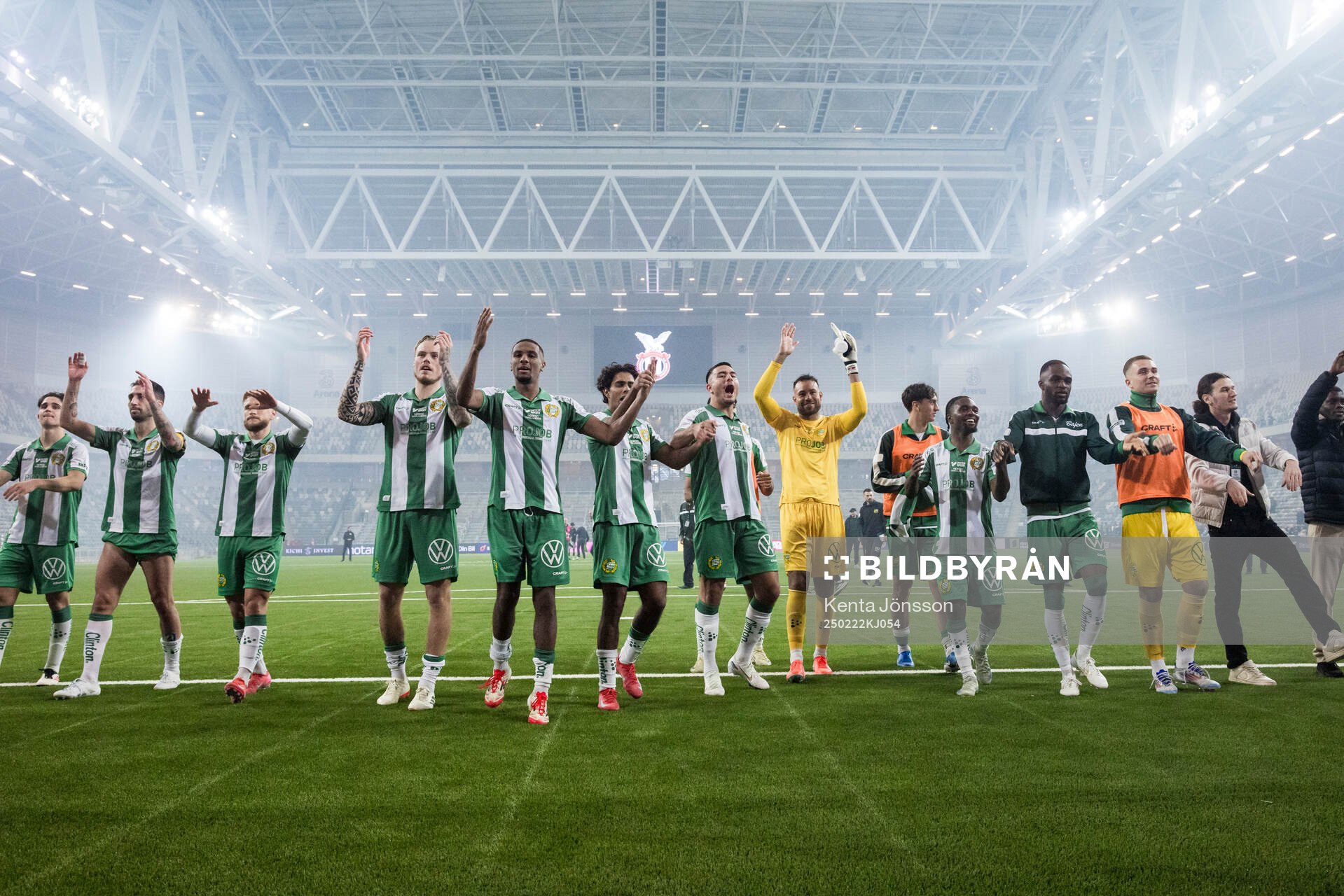 Hammarbys spelare jublar efter fotbollsmatchen i Svenska Cupen mellan FC Stockholm och Hammarby den 22 februari 2025 i Stockholm. 