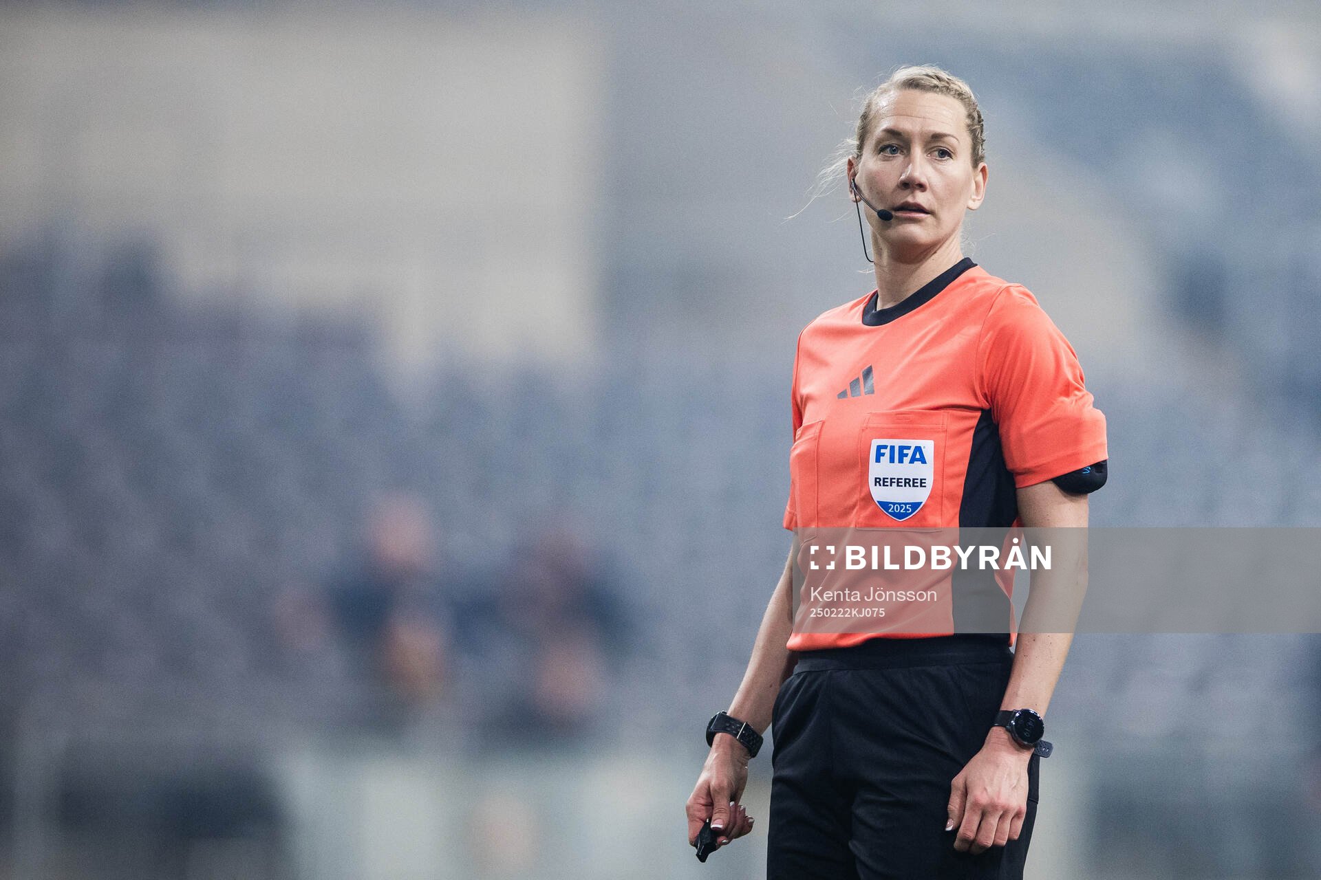 Domare Tess Olofsson under fotbollsmatchen i Svenska Cupen mellan FC Stockholm och Hammarby den 22 februari 2025 i Stockholm. 
