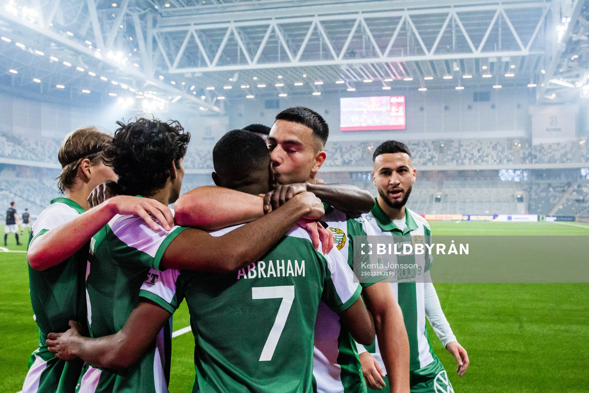 Hammarbys Paulos Abraham  jublar med Jusef Erabi, Jonathan