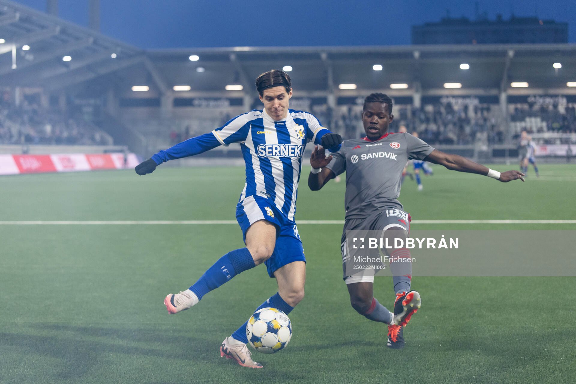 IFK Göteborgs Eman Markovic och Sandvikens Mamadou Kouyate
