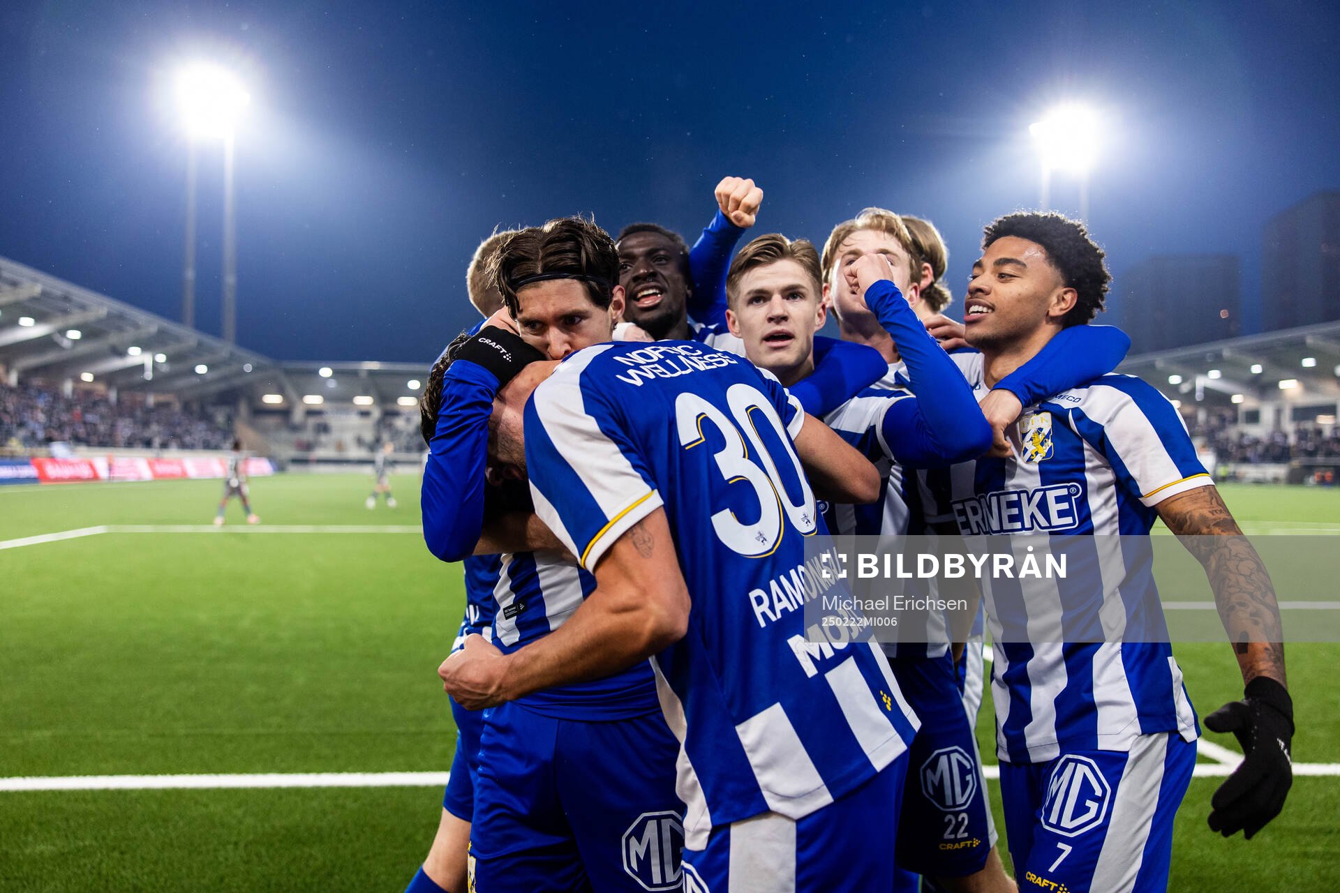 IFK Göteborgs Ramon Pascal Lundqvist jublar med lagkamrater