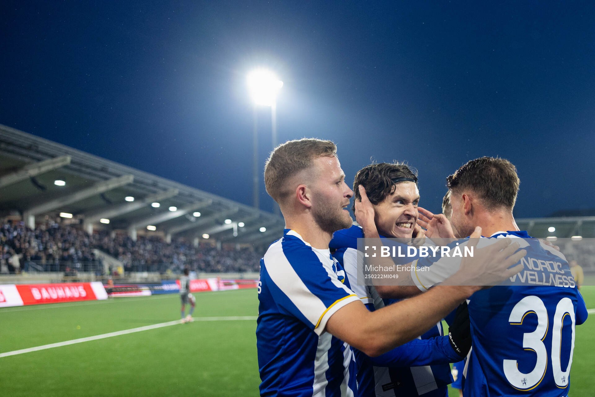 IFK Göteborgs Ramon Pascal Lundqvist jublar ihop med Eman