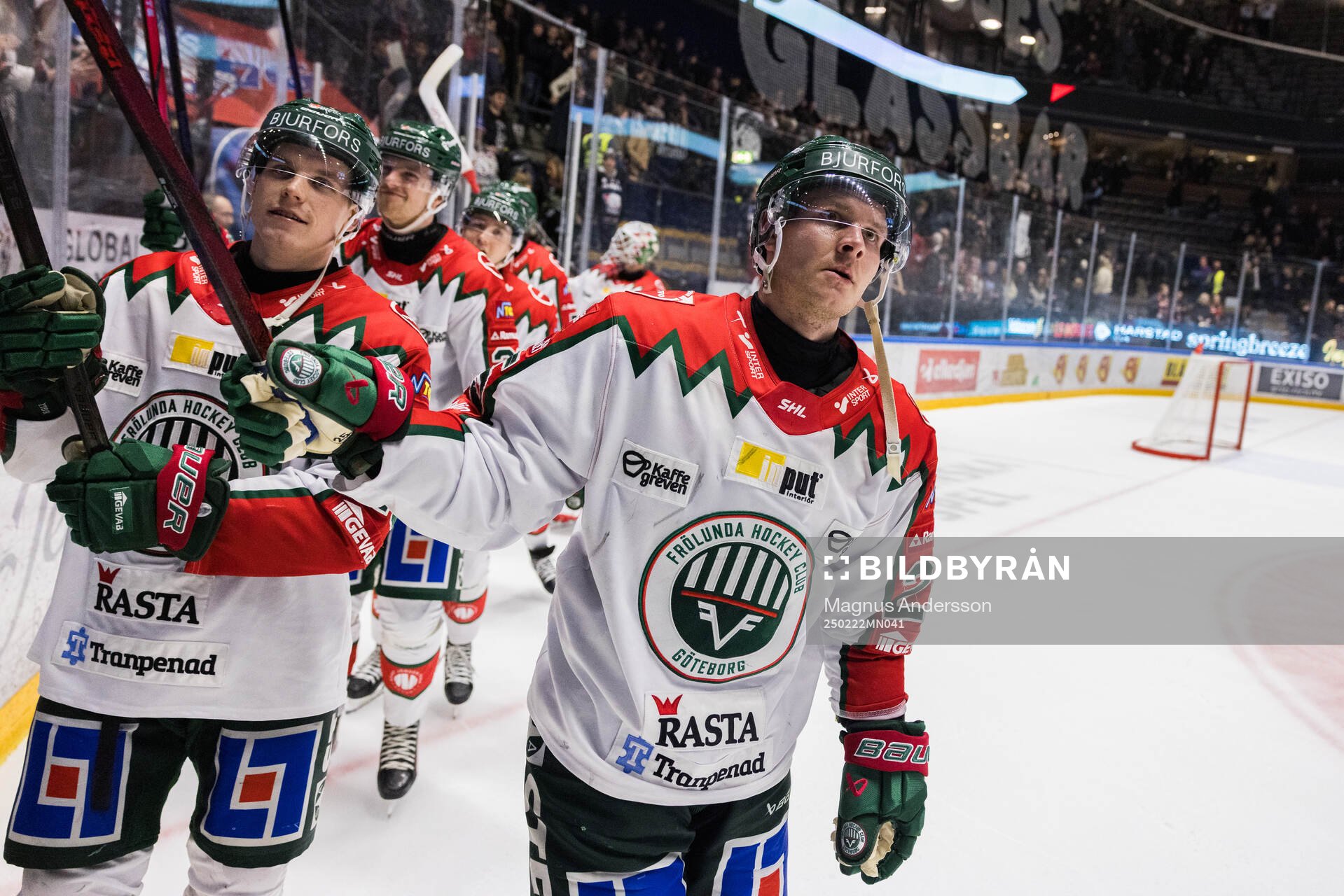 Frölundas Dominik Egli och Arttu Ruotsalainen jublar