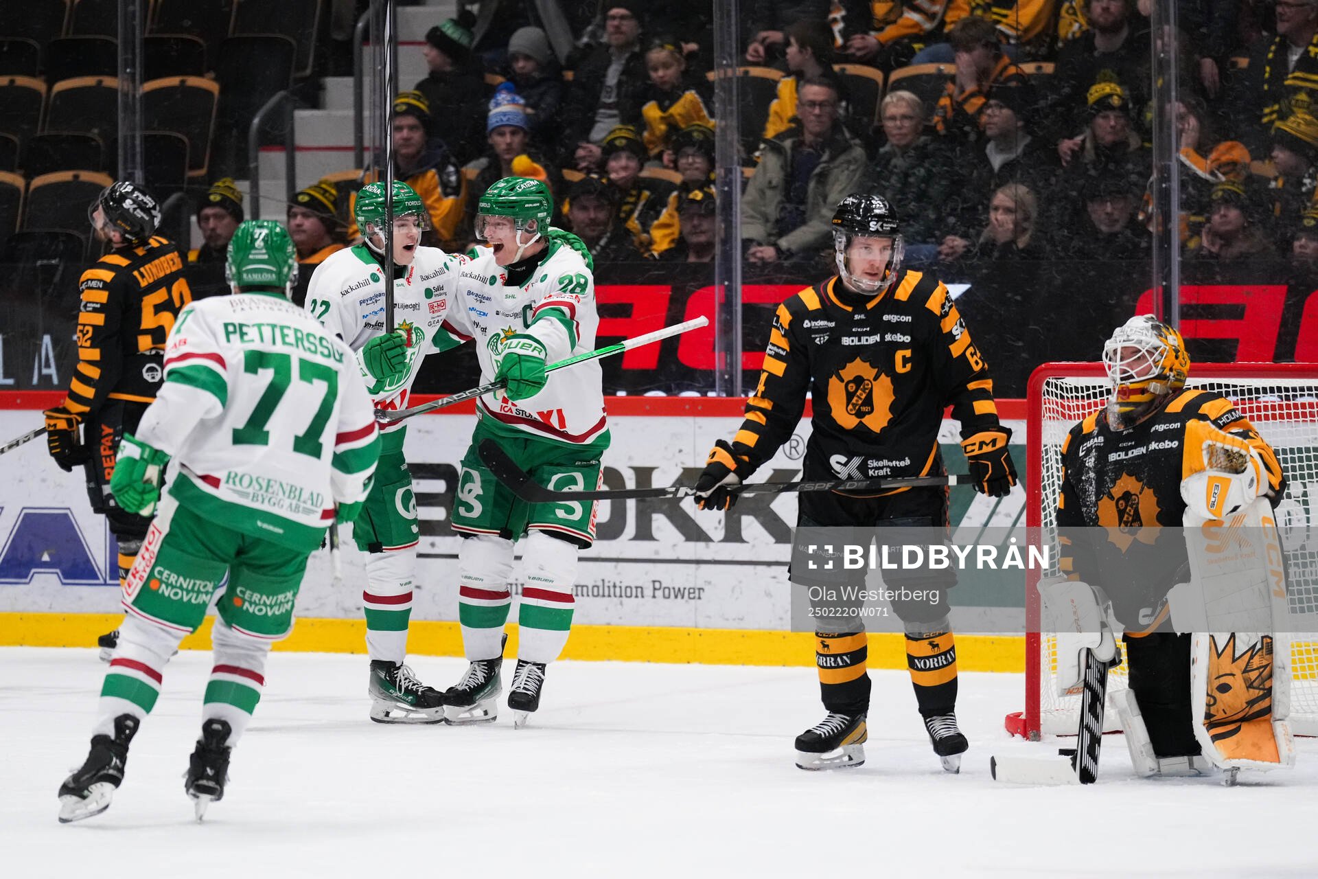 Rögles Isac Solberg och Anton Bengtsson jublar