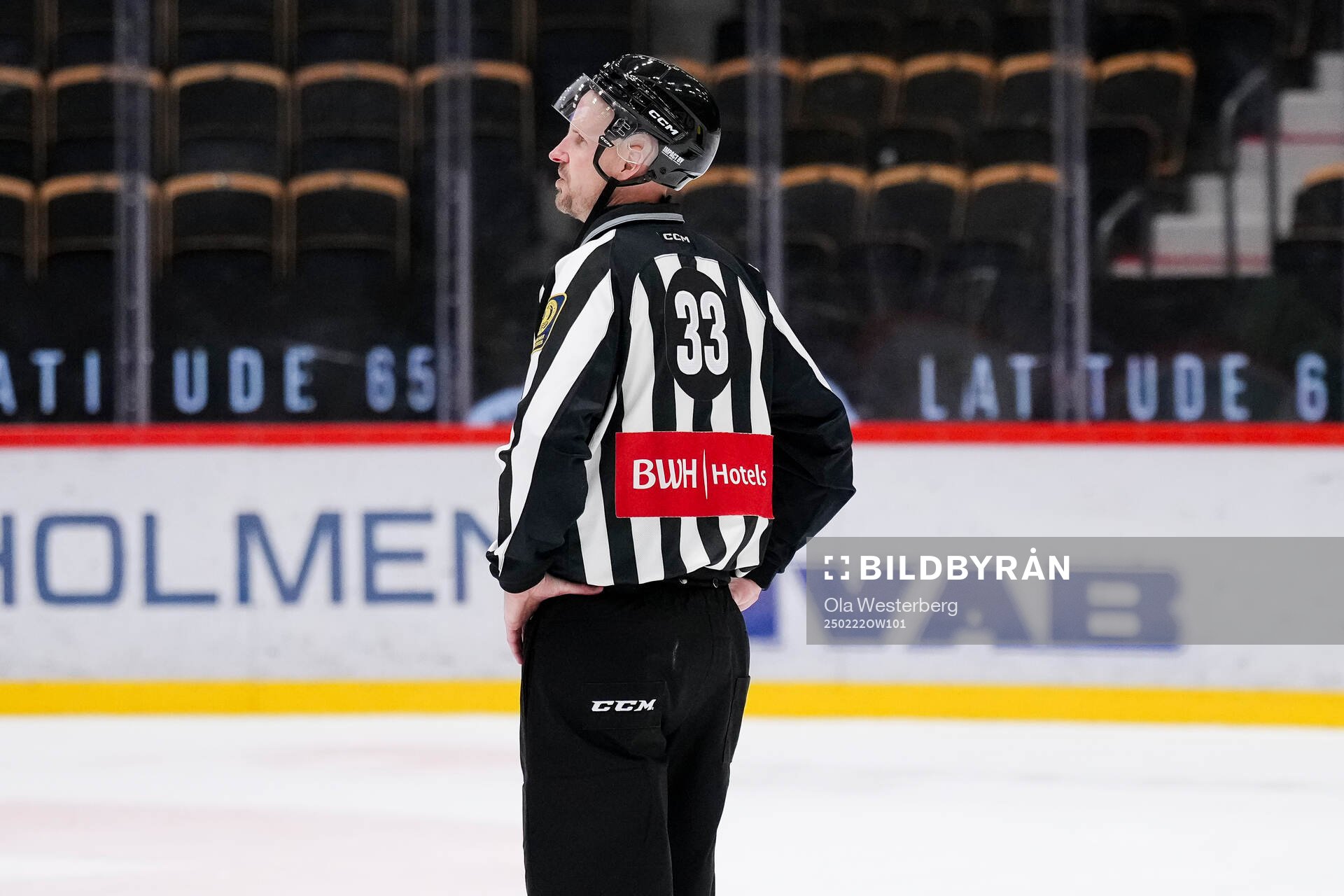 Linjedomare Johannes Käck gör sin sista hockeymatch