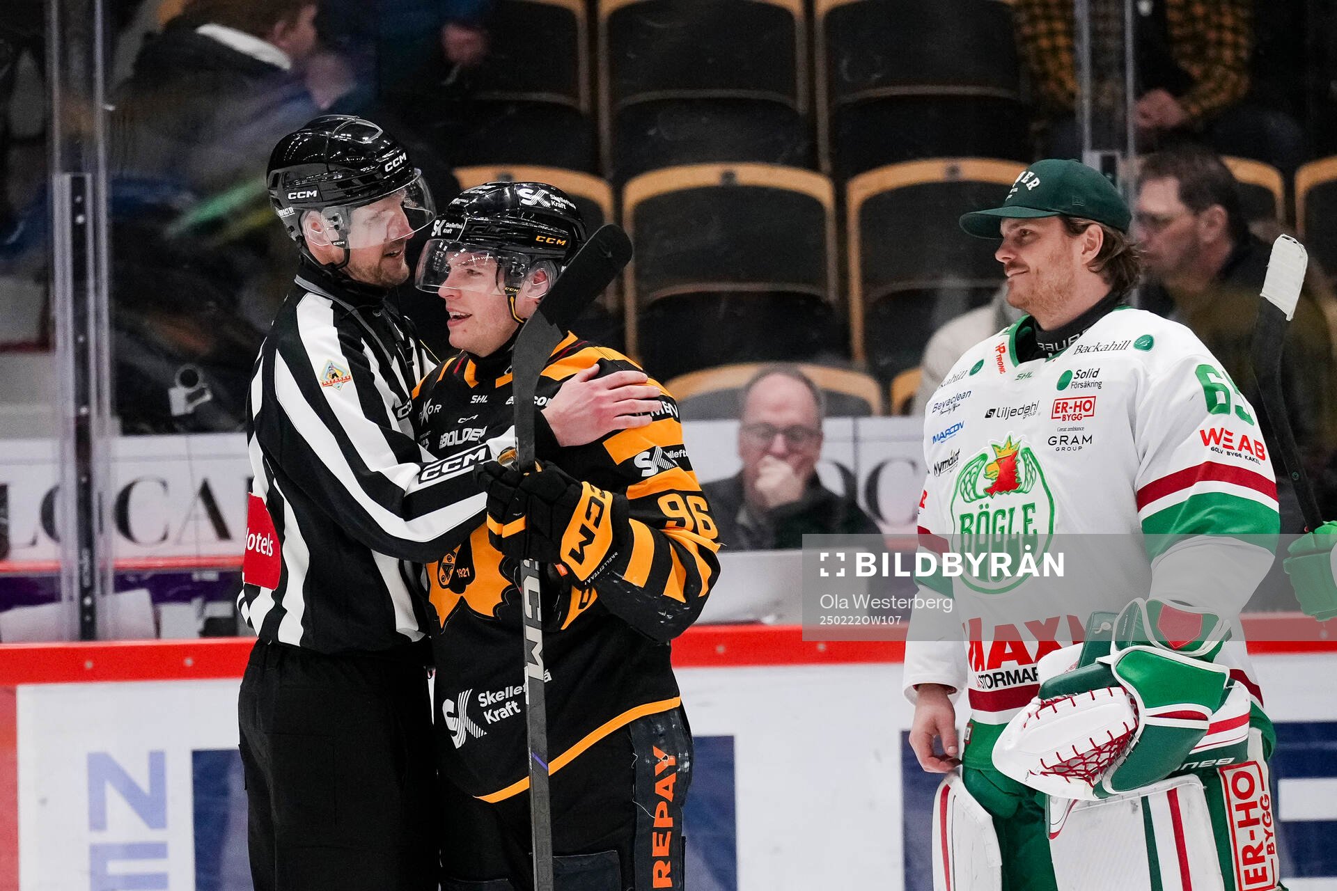 Linjedomare Johannes Käck gör sin sista hockeymatch och