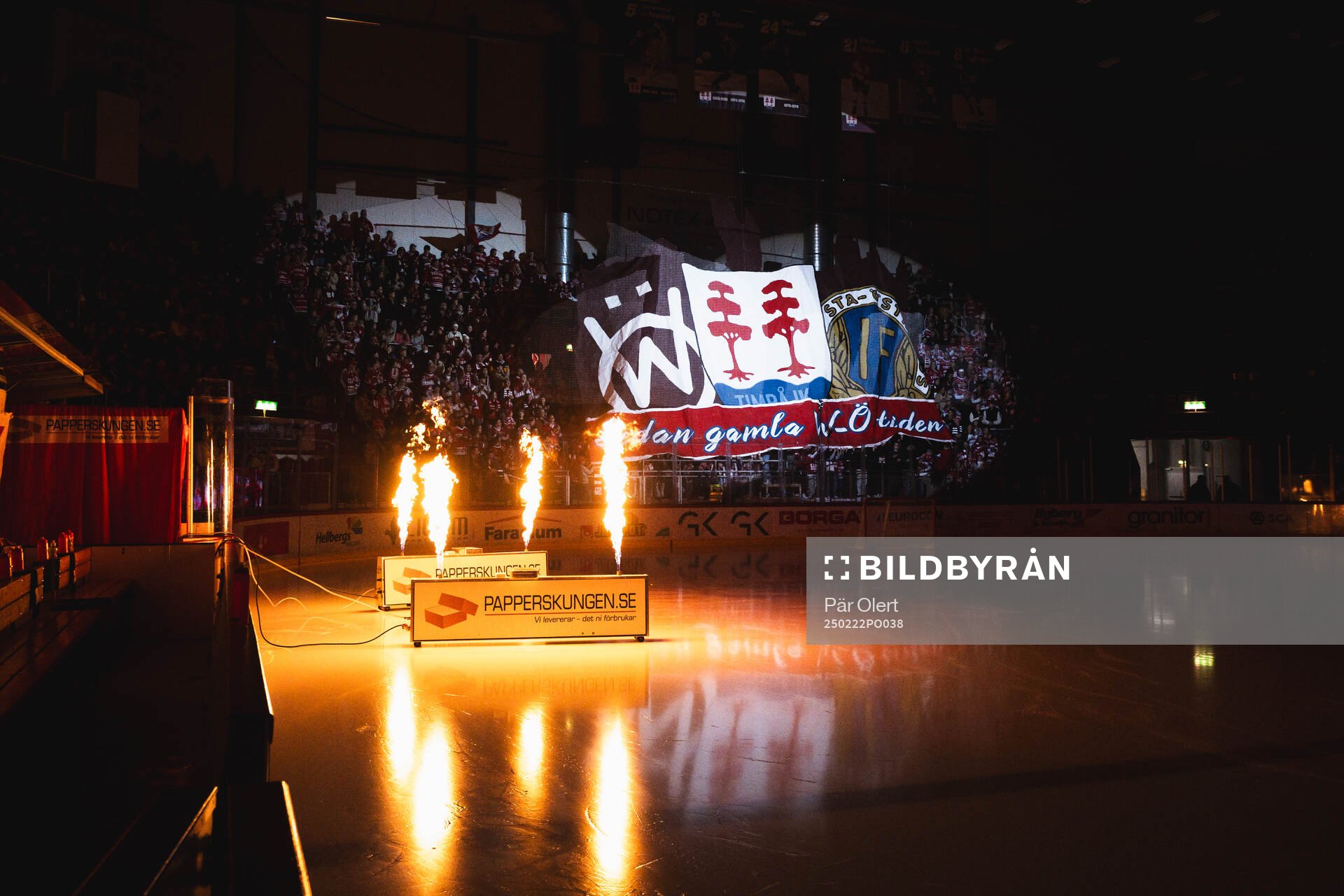 Timrå gör entre med tifo i bakgrunden