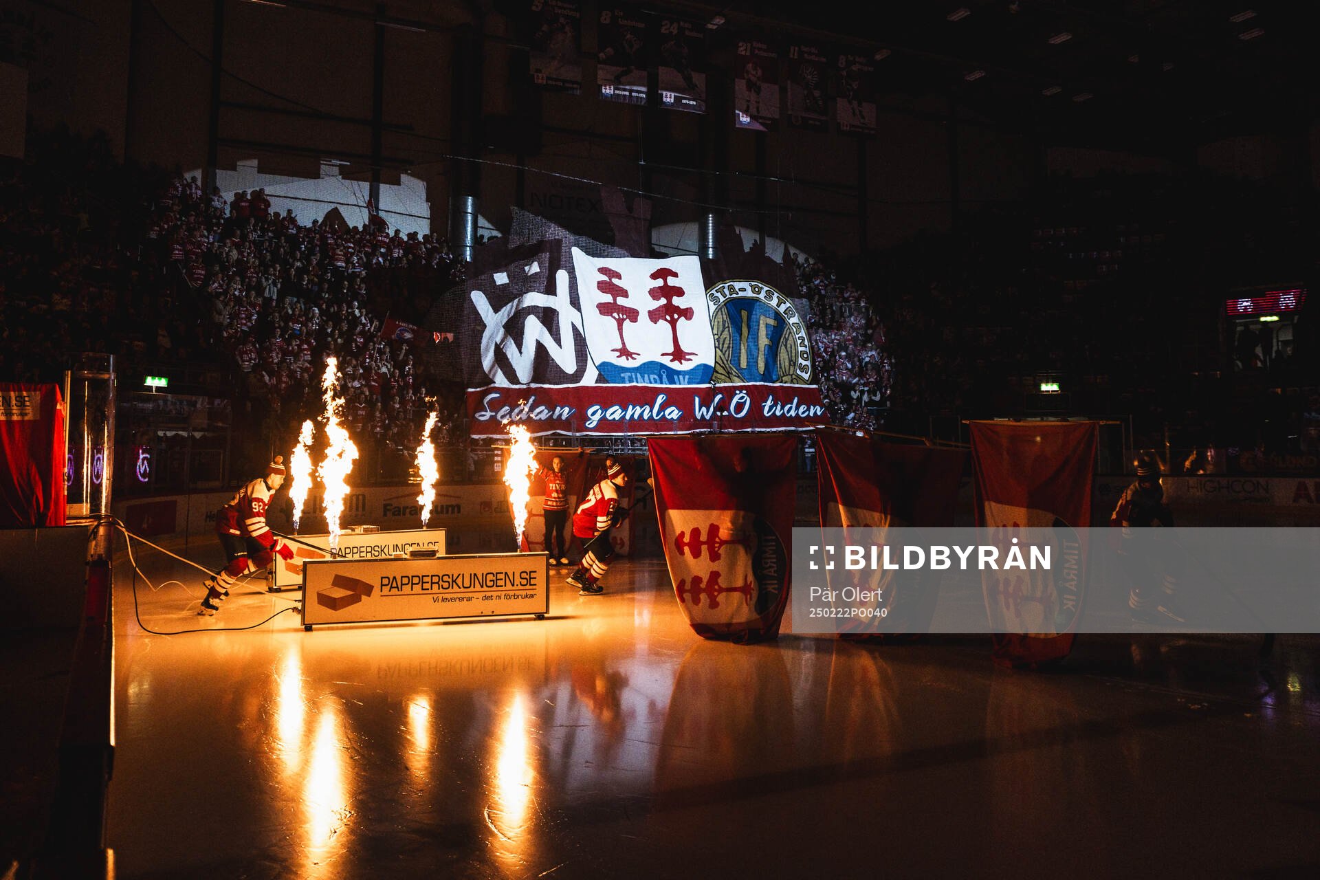 Timrå gör entre med tifo i bakgrunden