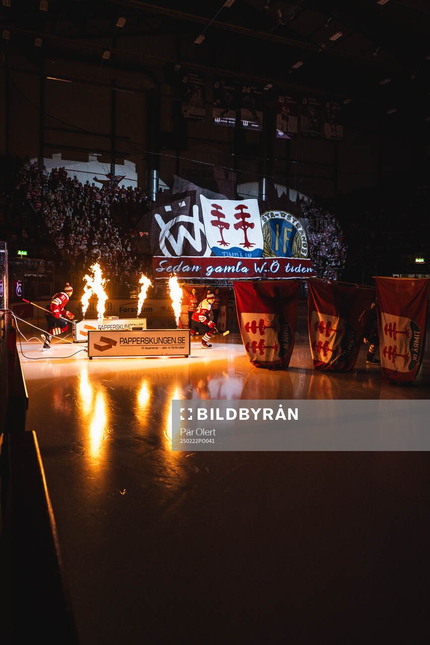 Timrå gör entre med tifo i bakgrunden