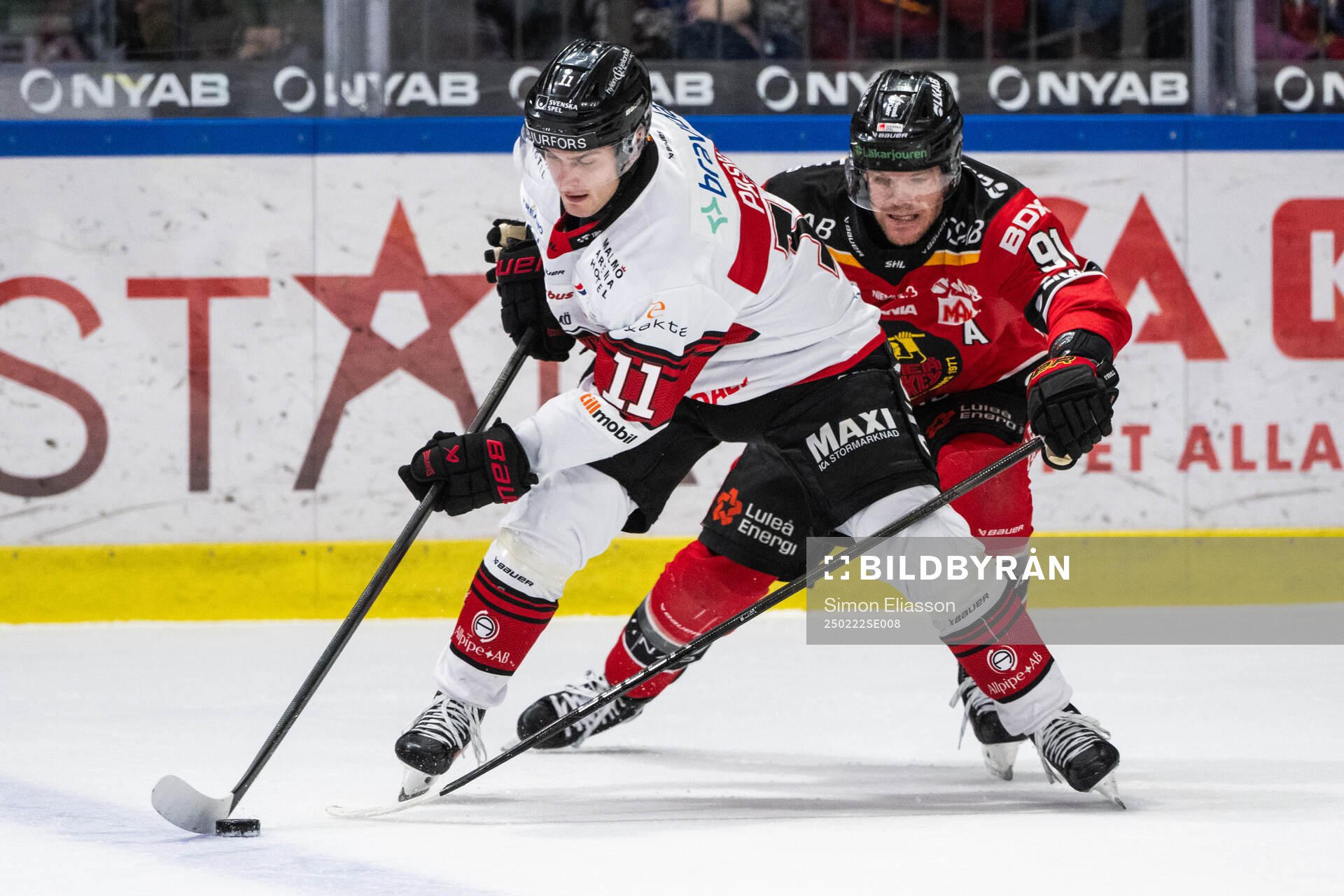 Malmö Redhawks Nikola Pasic och Luleås Brian O'neil