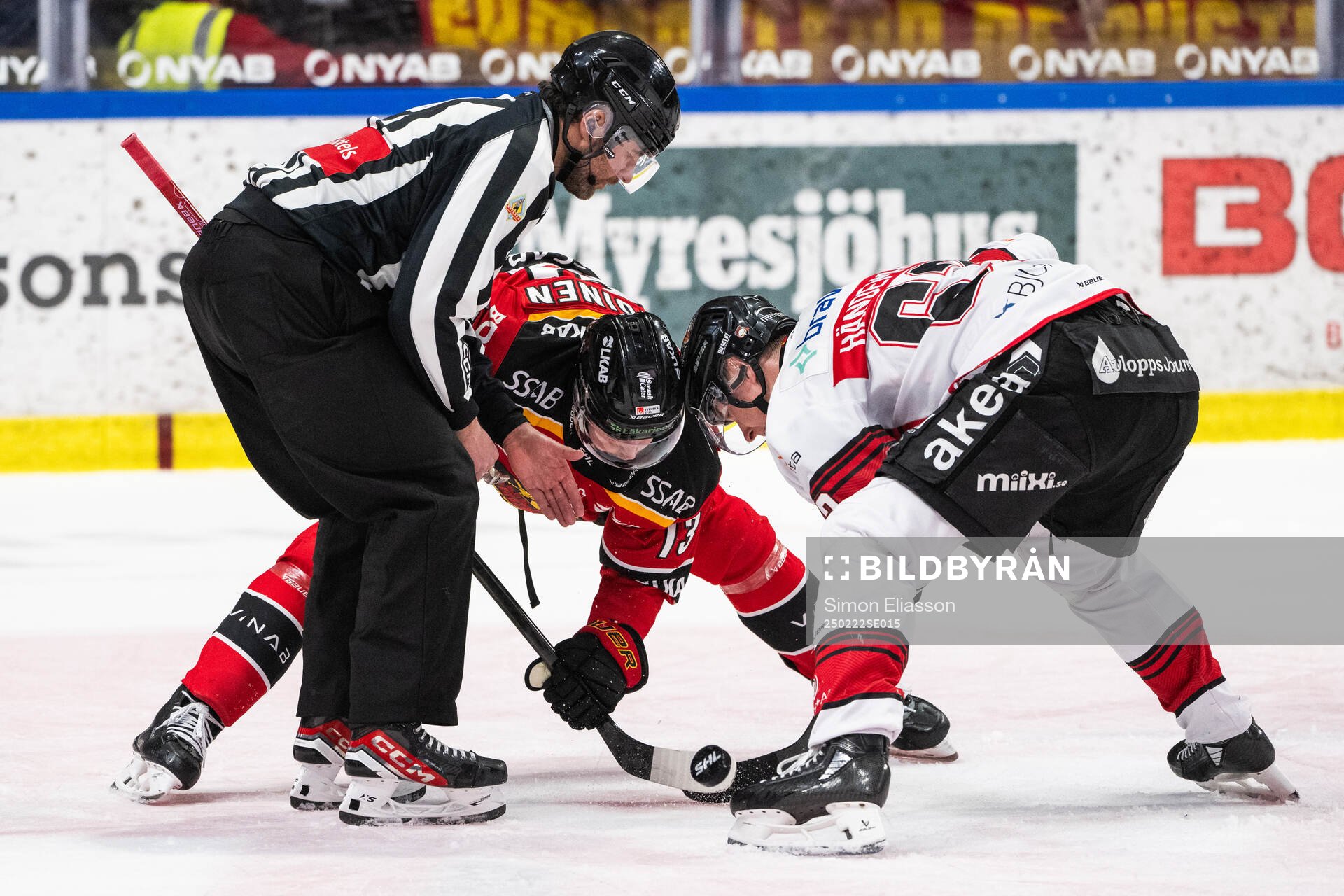 Linjedomare Emil Yletyinen, Luleås Eetu Koivistoinen och
