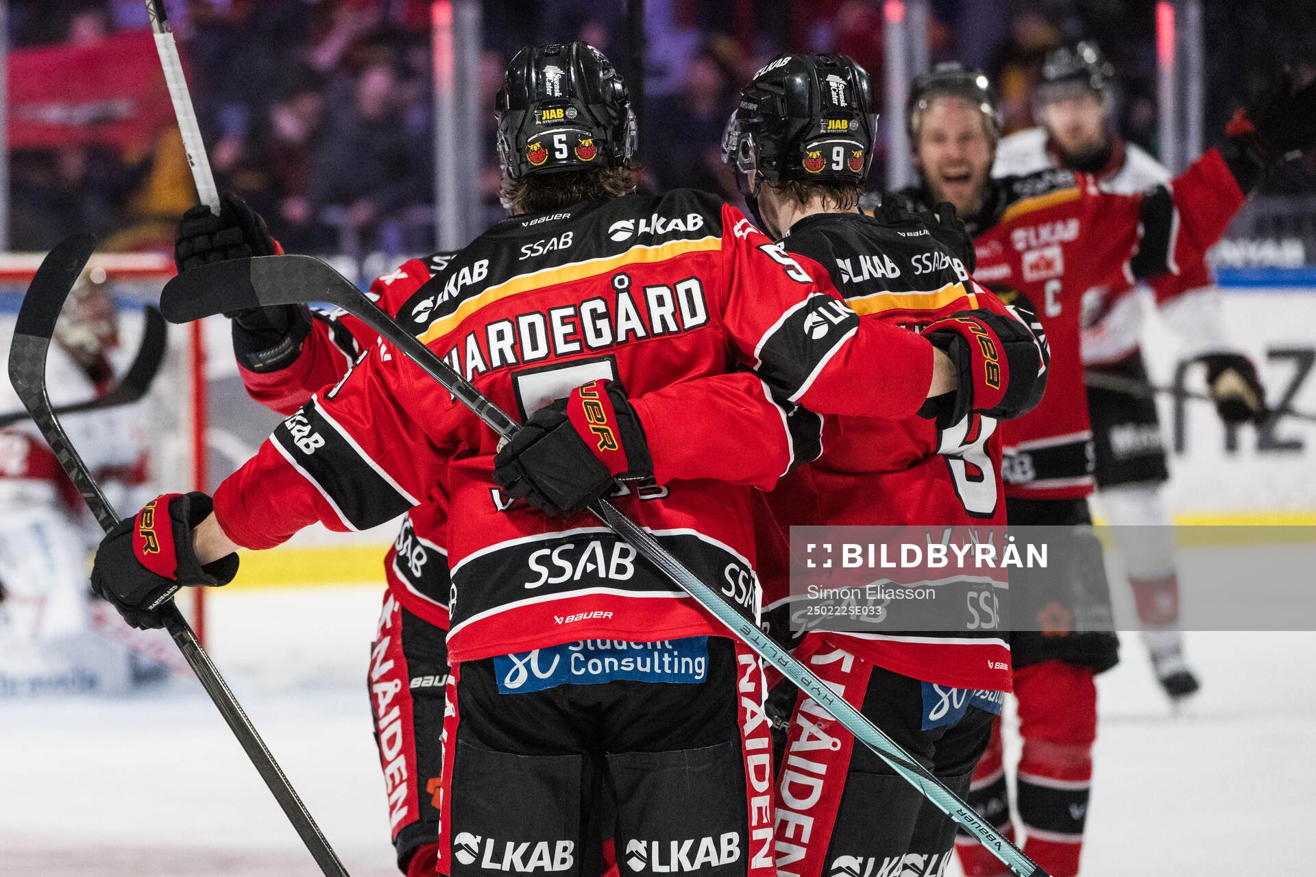 Luleås Marcus Hardegård jublar med lagkamrater