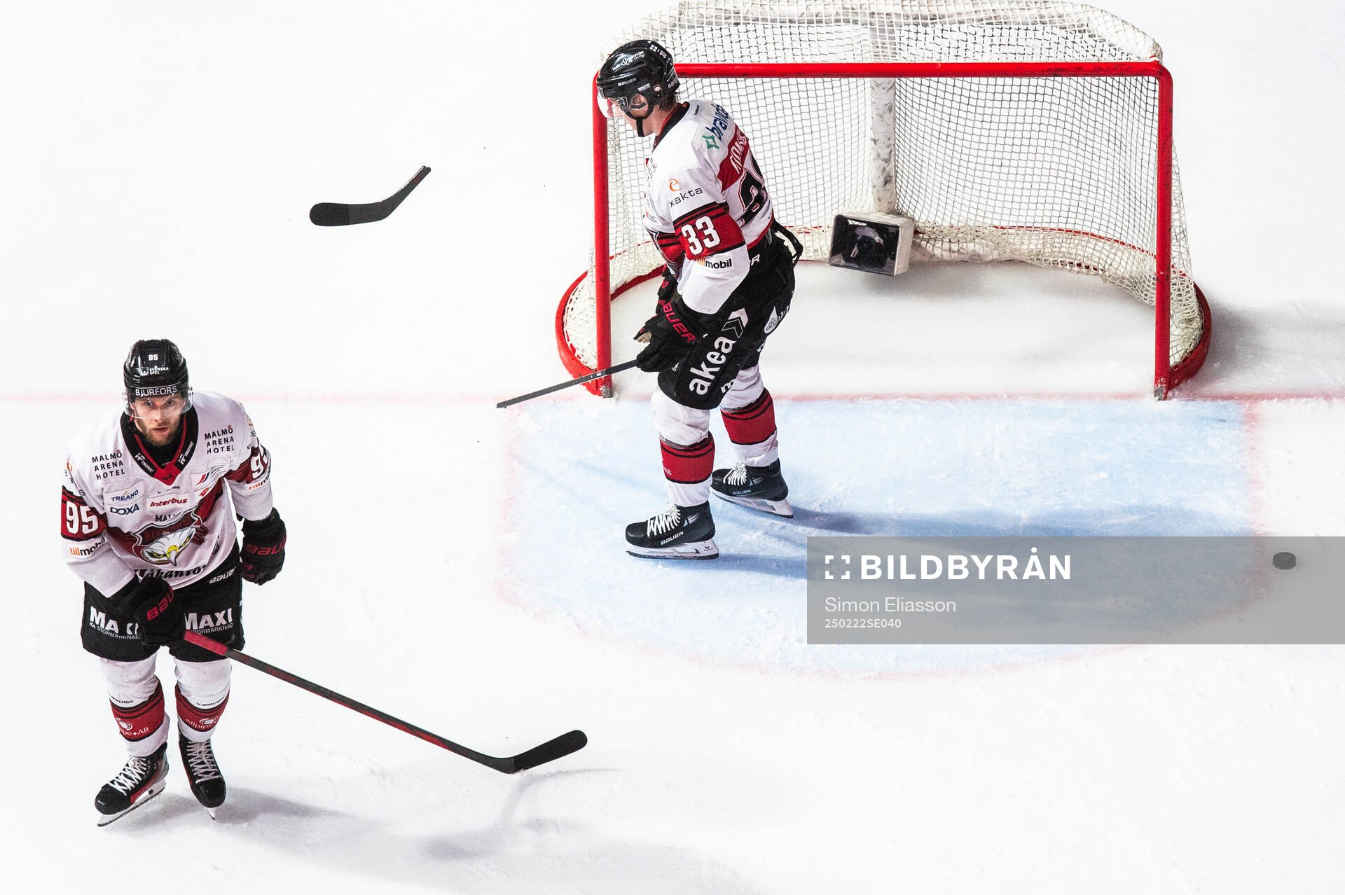 Malmö Redhawks Carl Persson och Lassi Thomson deppar