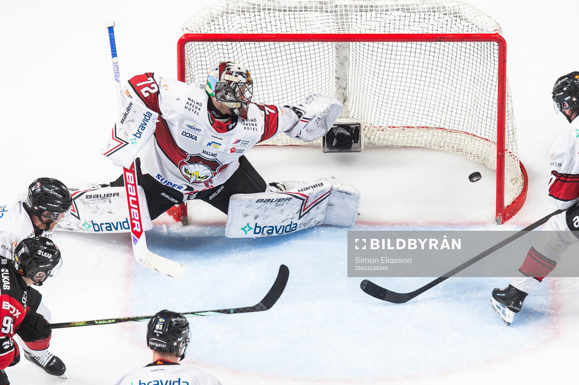 Luleås Marcus Hardegård (ej i bild) gör 2-1 på Malmö