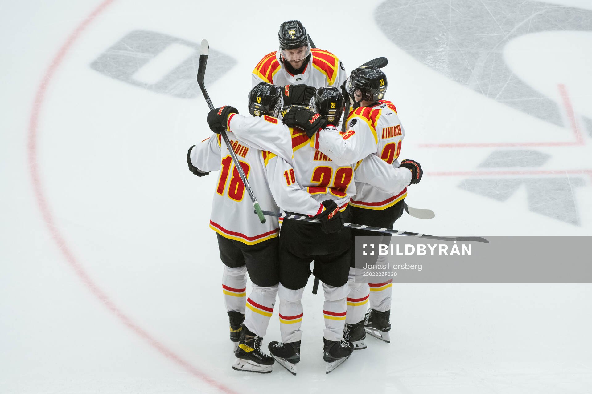 Brynäs Johannes Kinnvall jublar med Anton Rödin, Oskar