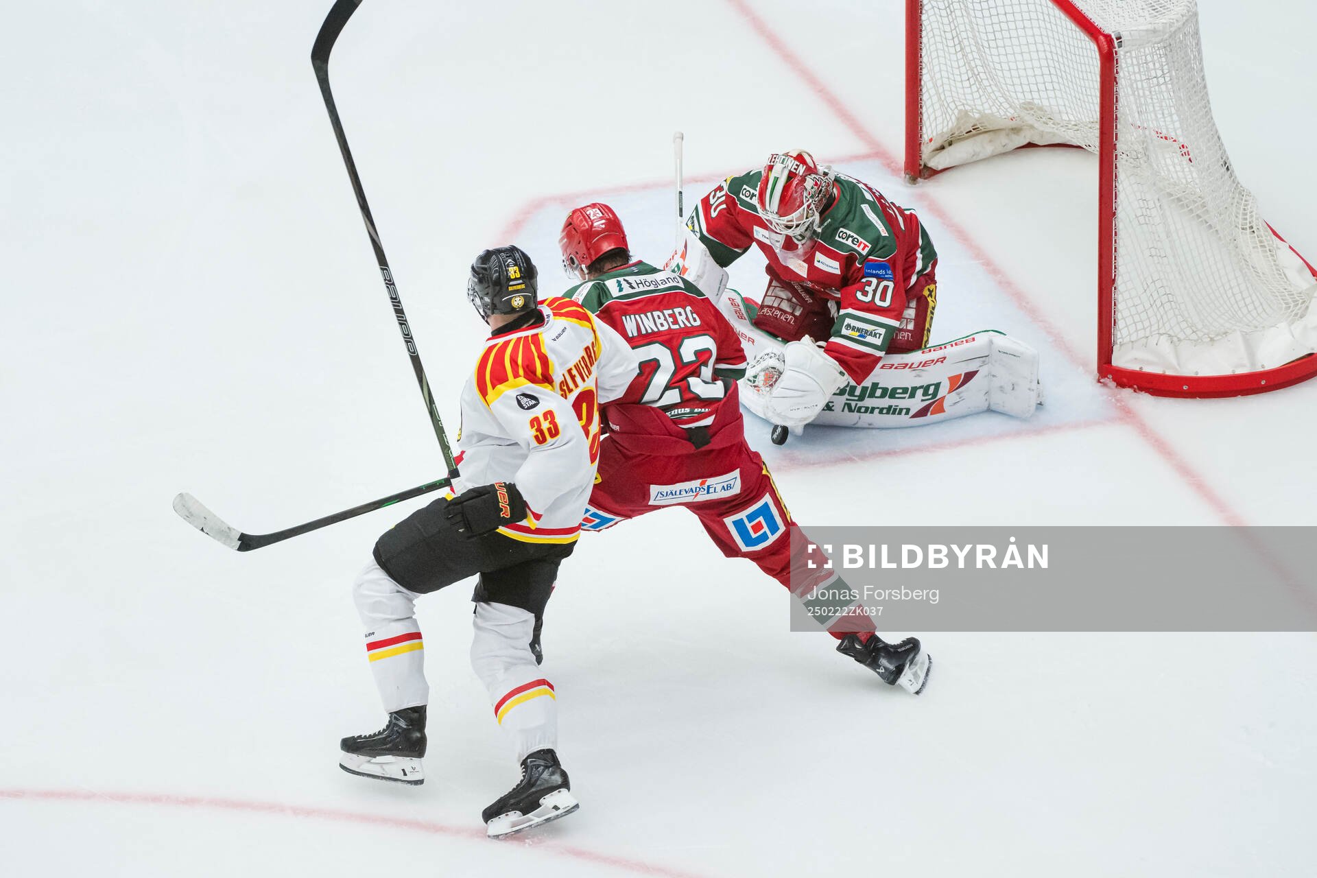 Modos målvakt Lassi Lehtinen och Tobias Winberg och