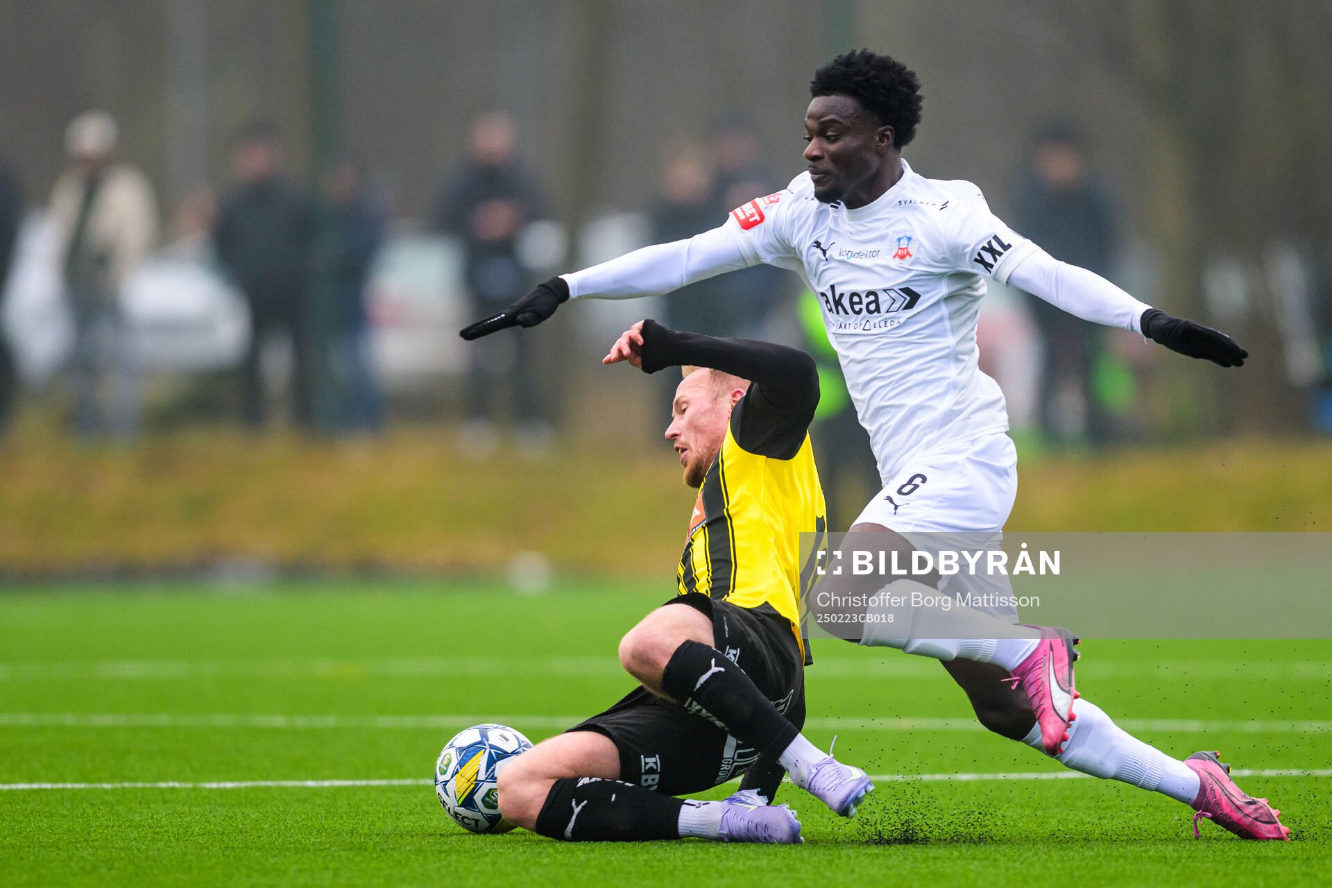 Häckens Mikkel Rygaard Jensen och Helsingborgs Samuel Asoma