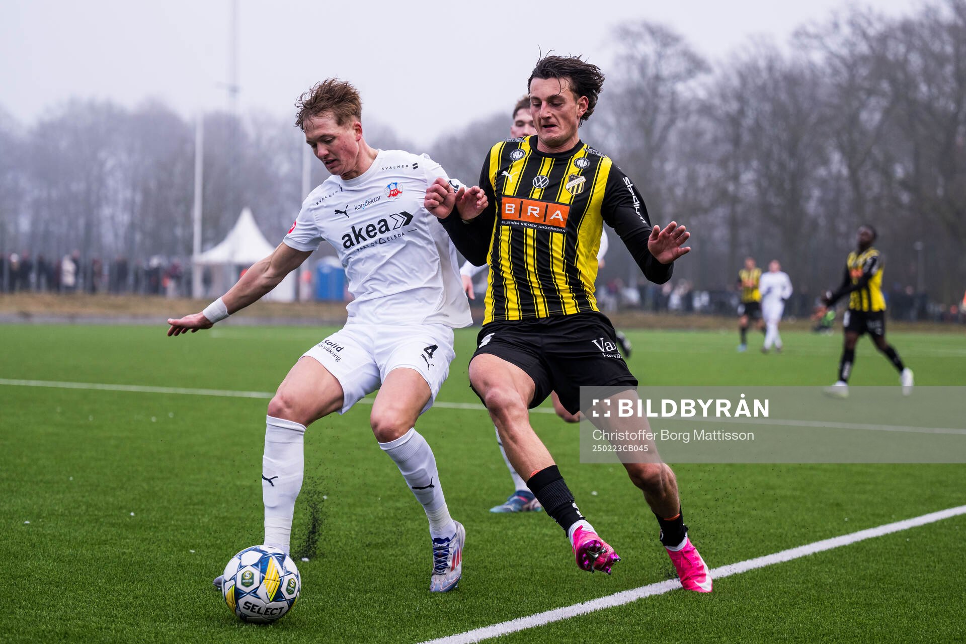 Helsingborgs Marcus Gudmann och Häckens Silas Andersen under fotbollsmatchen i Svenska Cupen mellan Helsingborg och Häcken den 23 februari 2025 i Helsingborg.