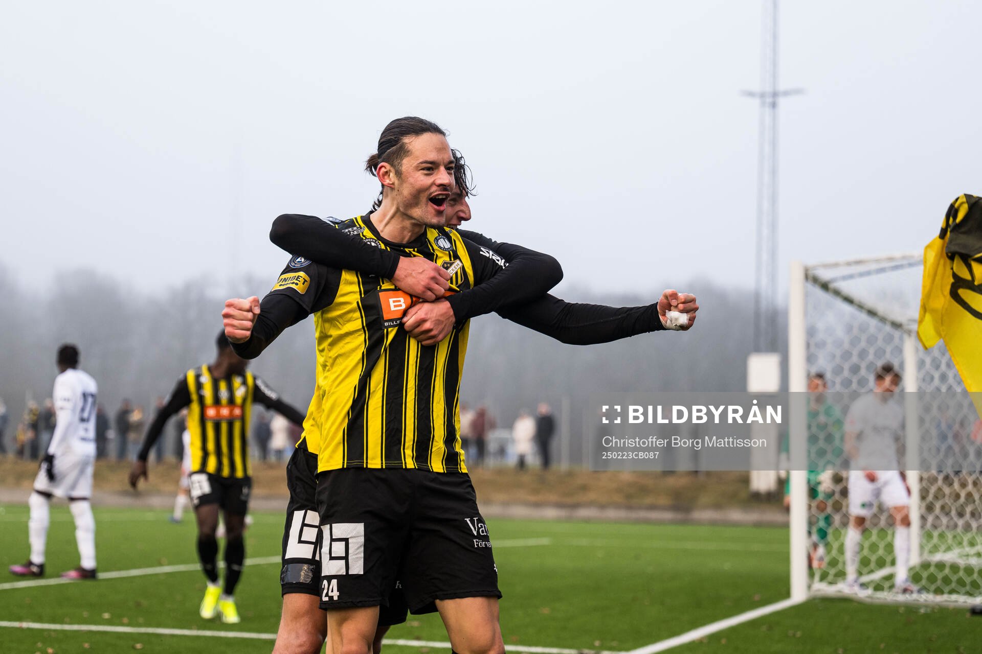 Häckens Amor Layouni jublar