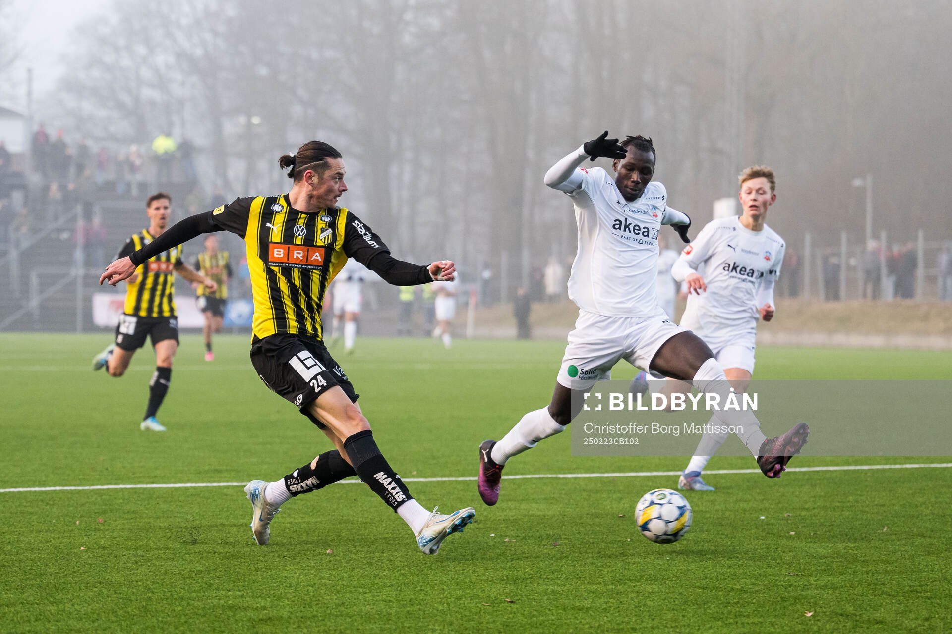 Häckens Amor Layouni och Helsingborgs Ebrima Bajo
