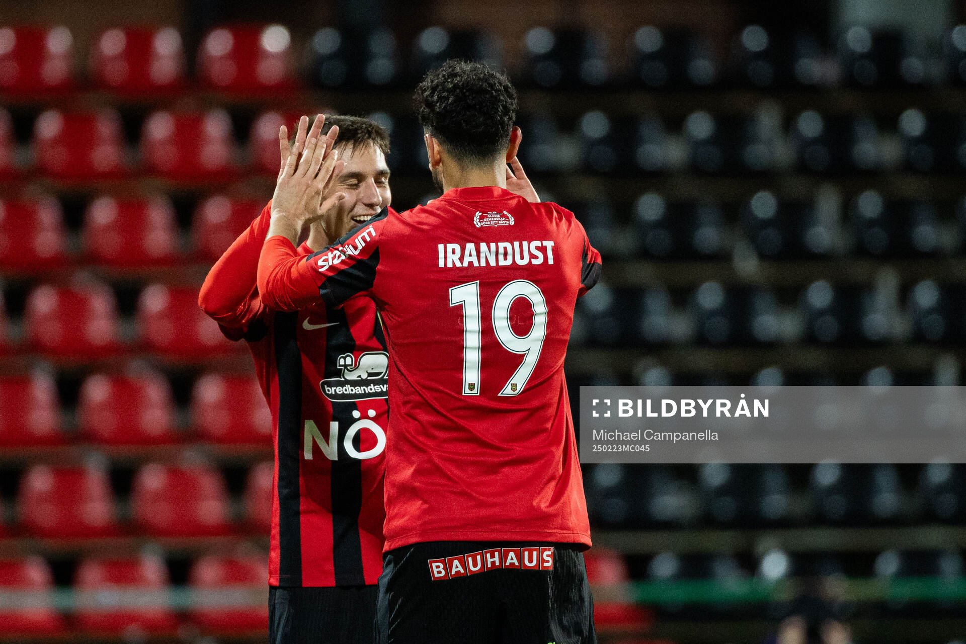 Brommapojkarnas Anton Kurochkin och Daleho Irandust jublar