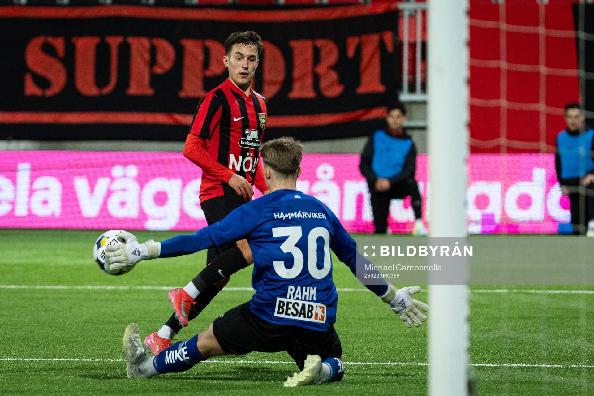 Brommapojkarnas Anton Kurochkin och Örgrytes Alex Rahm