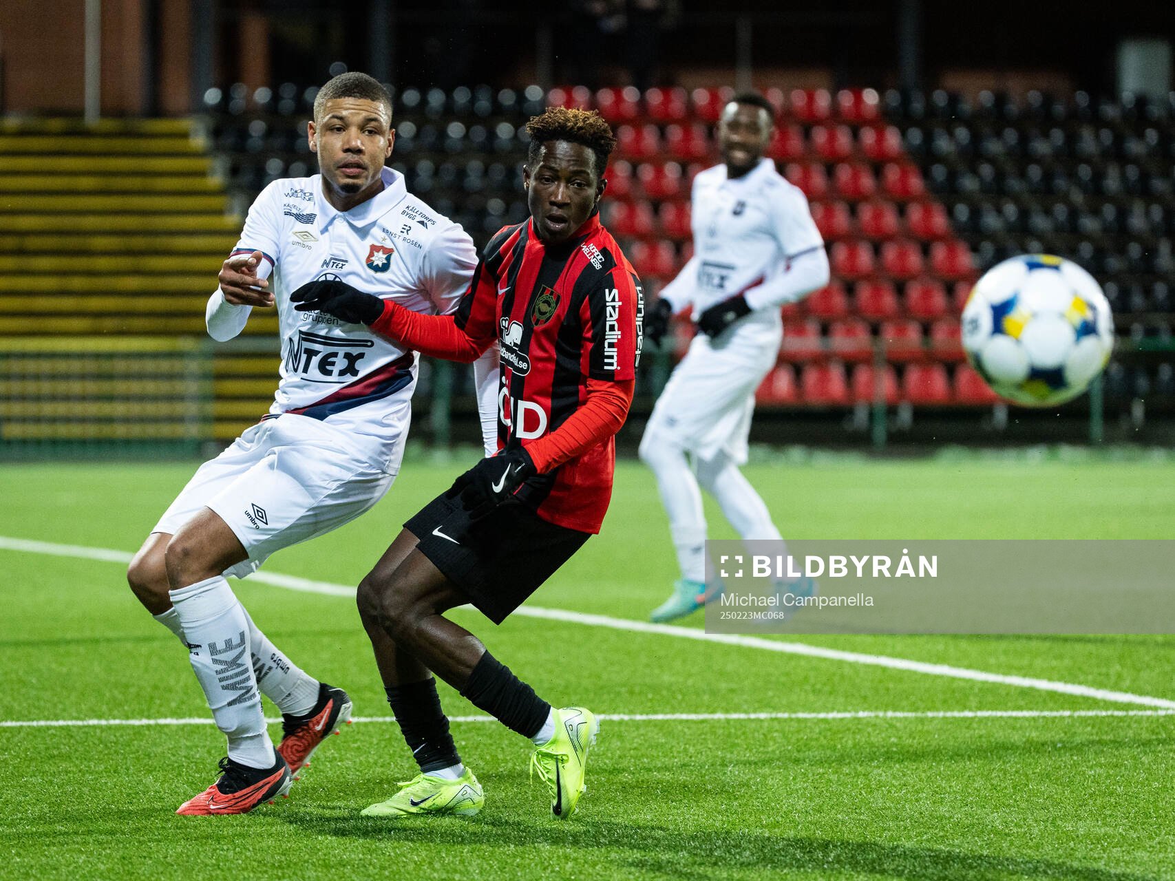 Örgrytes Mikael Dyrestam och Brommapojkarnas Evans Botchway