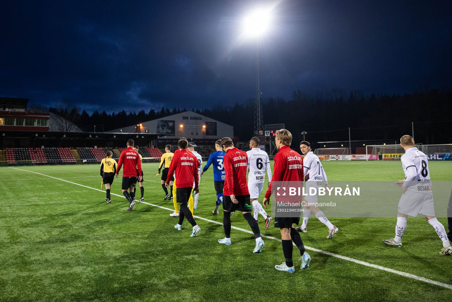 Brommapojkarnas och Örgrytes spelare i en lineup